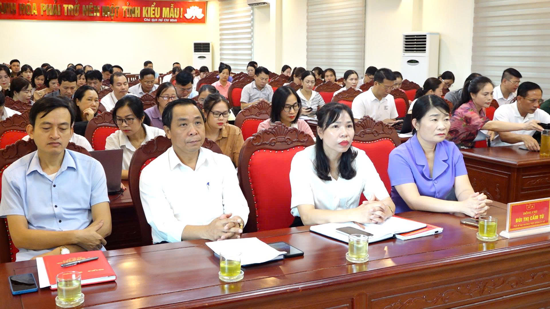 Đảng ủy xã Vĩnh Lộc tổ chức Hội nghị tập huấn sinh hoạt chi bộ trên ứng dụng “Sổ tay đảng viên điện tử”  ​