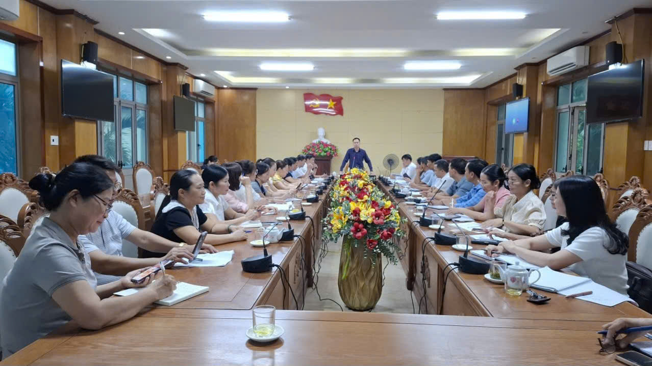 UBND xã Vĩnh Lộc giao ban với các trường học