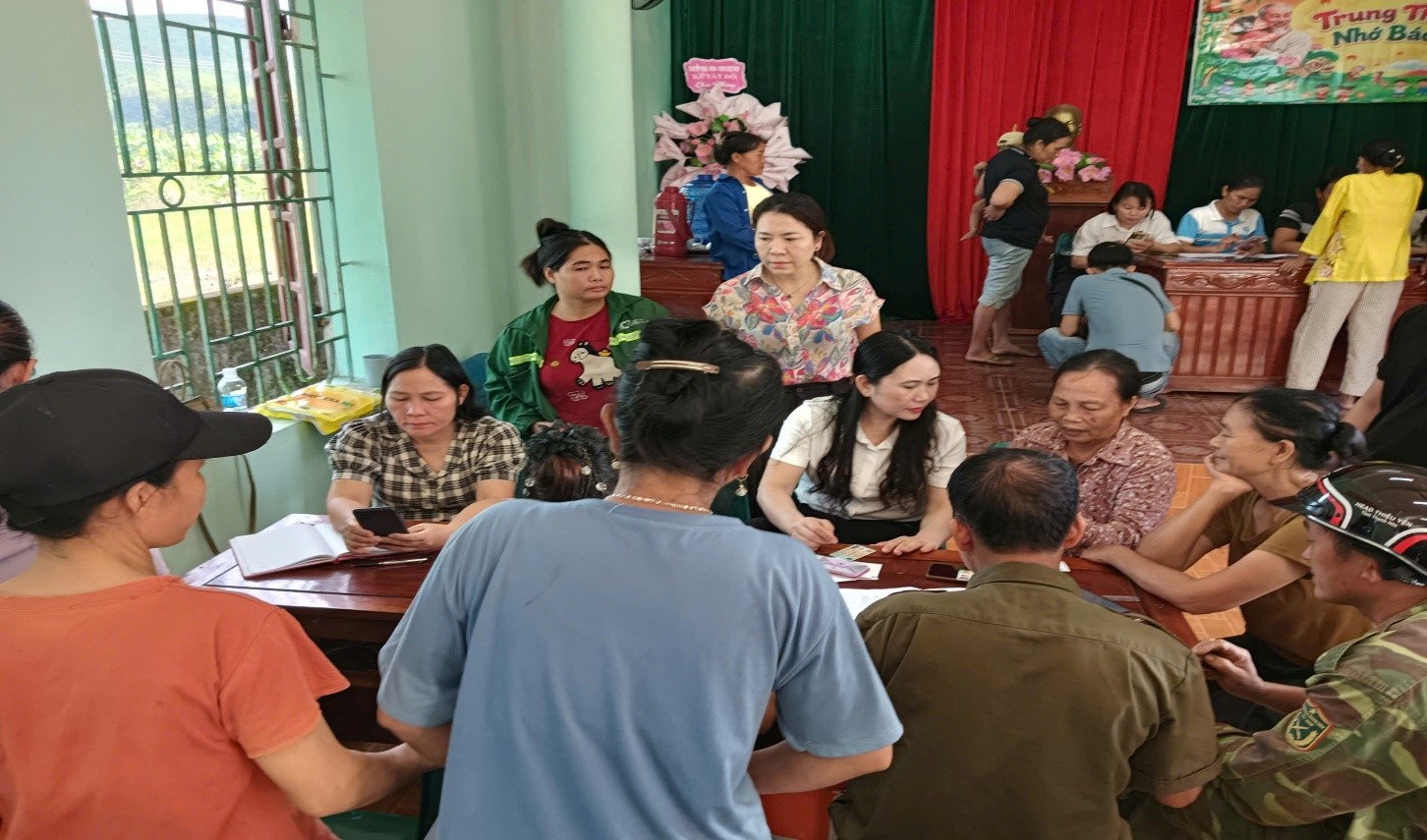 UBND XÃ TÂY ĐÔ TIẾP TỤC TRIỂN KHAI MÔ HÌNH DỊCH VỤ CÔNG LƯU ĐỘNG TẠI THÔN HOÀ SƠN