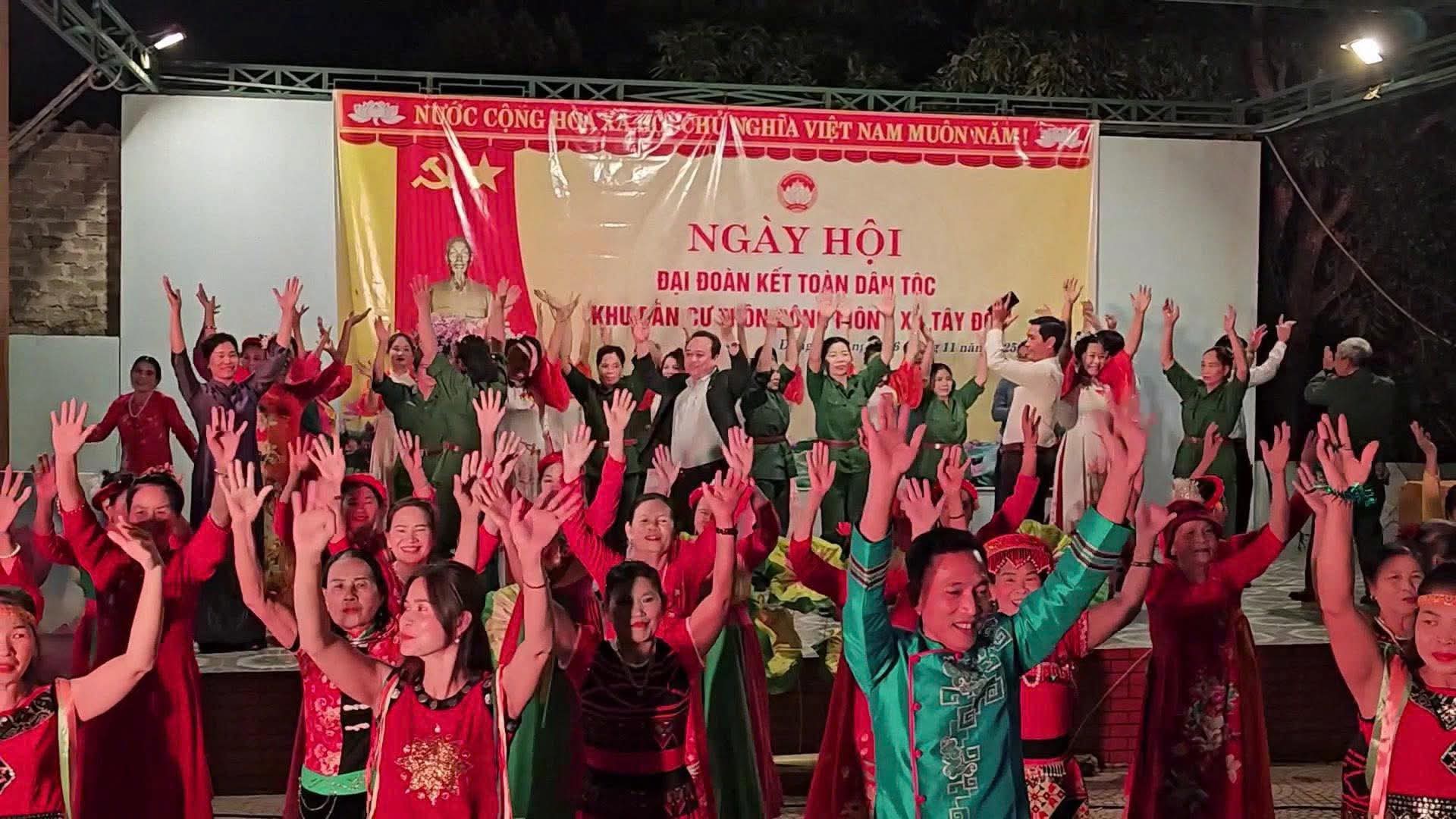 CÁC THÔN XÃ TÂY ĐÔ TƯNG BỪNG TỔ CHỨC NGÀY HỘI ĐẠI ĐOÀN KẾT TOÀN DÂN TỘC NĂM 2025