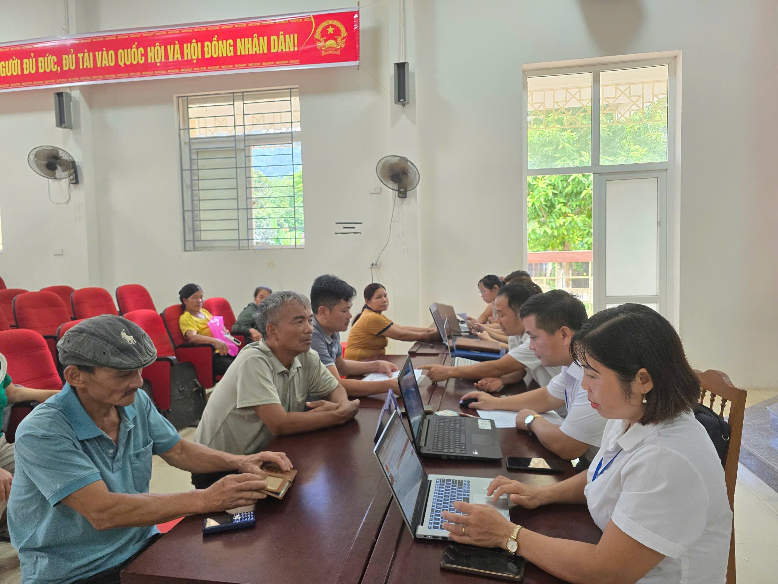 Xã Ngọc Lặc đưa dịch vụ công đến gần người dân