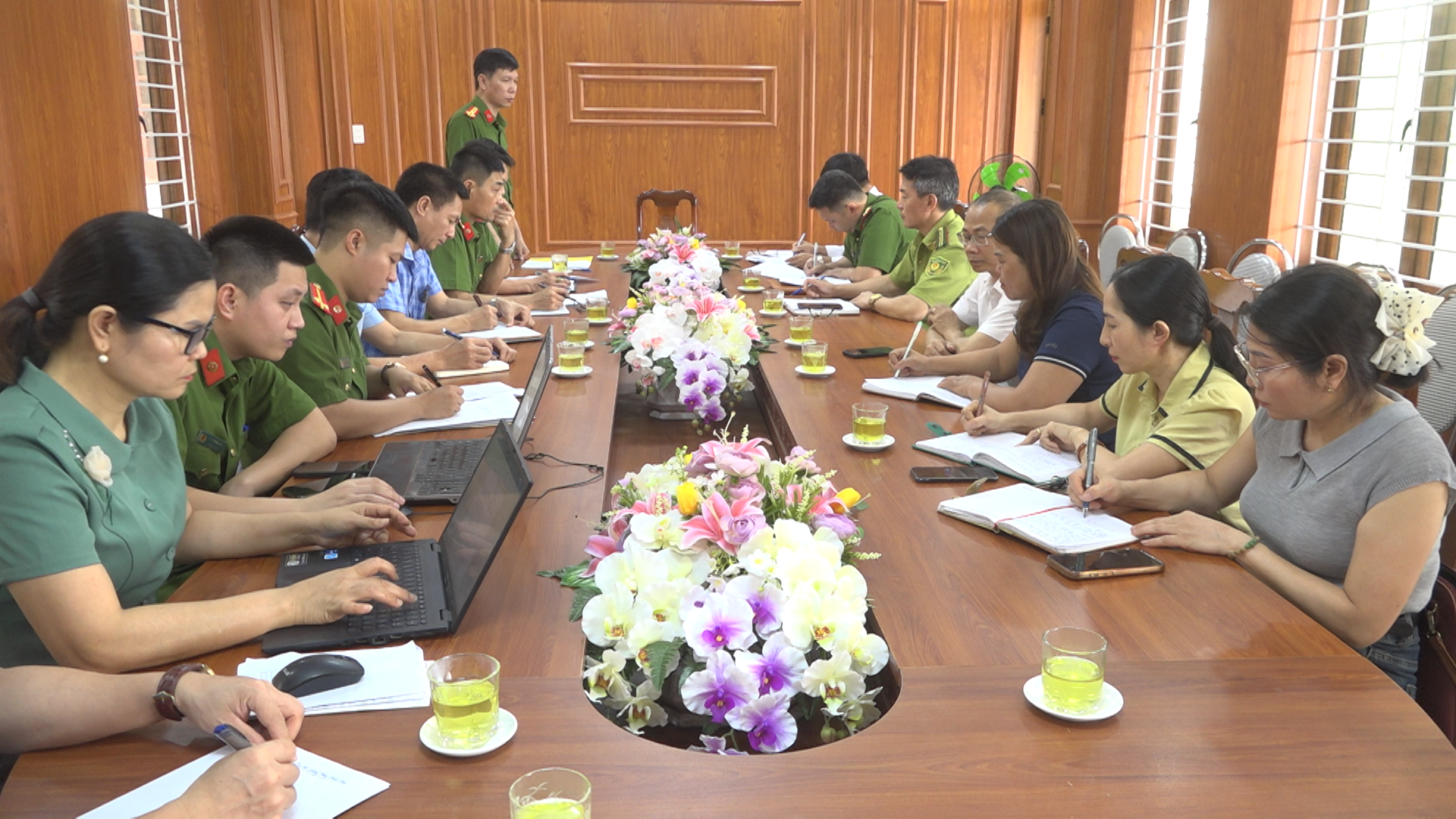 Anh-tin-bai