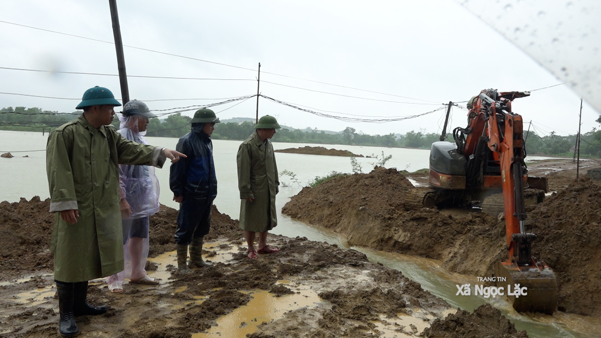Phó Chủ tịch Hà Văn Vinh kiểm tra an toàn hồ đập, ngầm tràn trước diễn biến mưa lớn