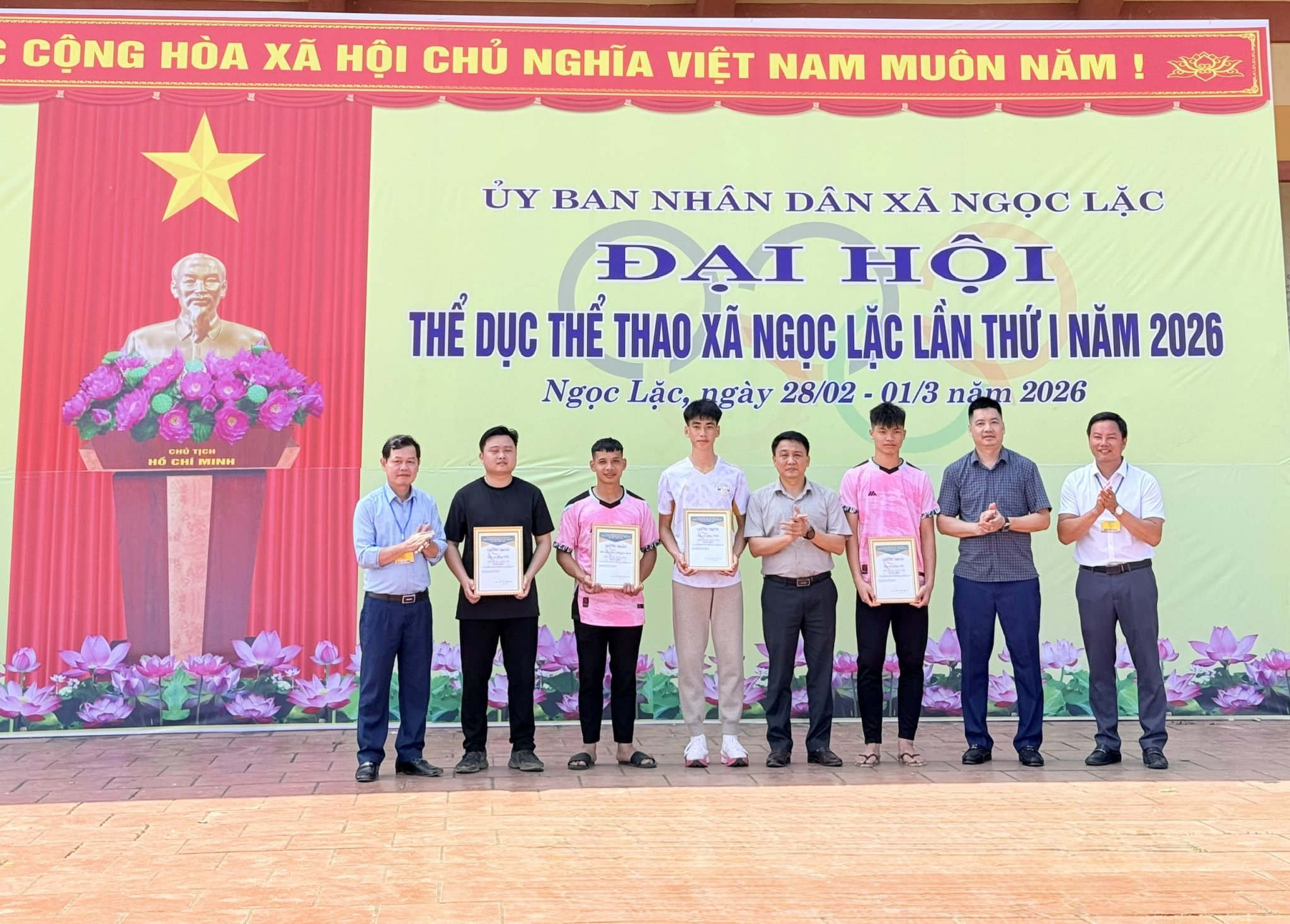 Anh-tin-bai