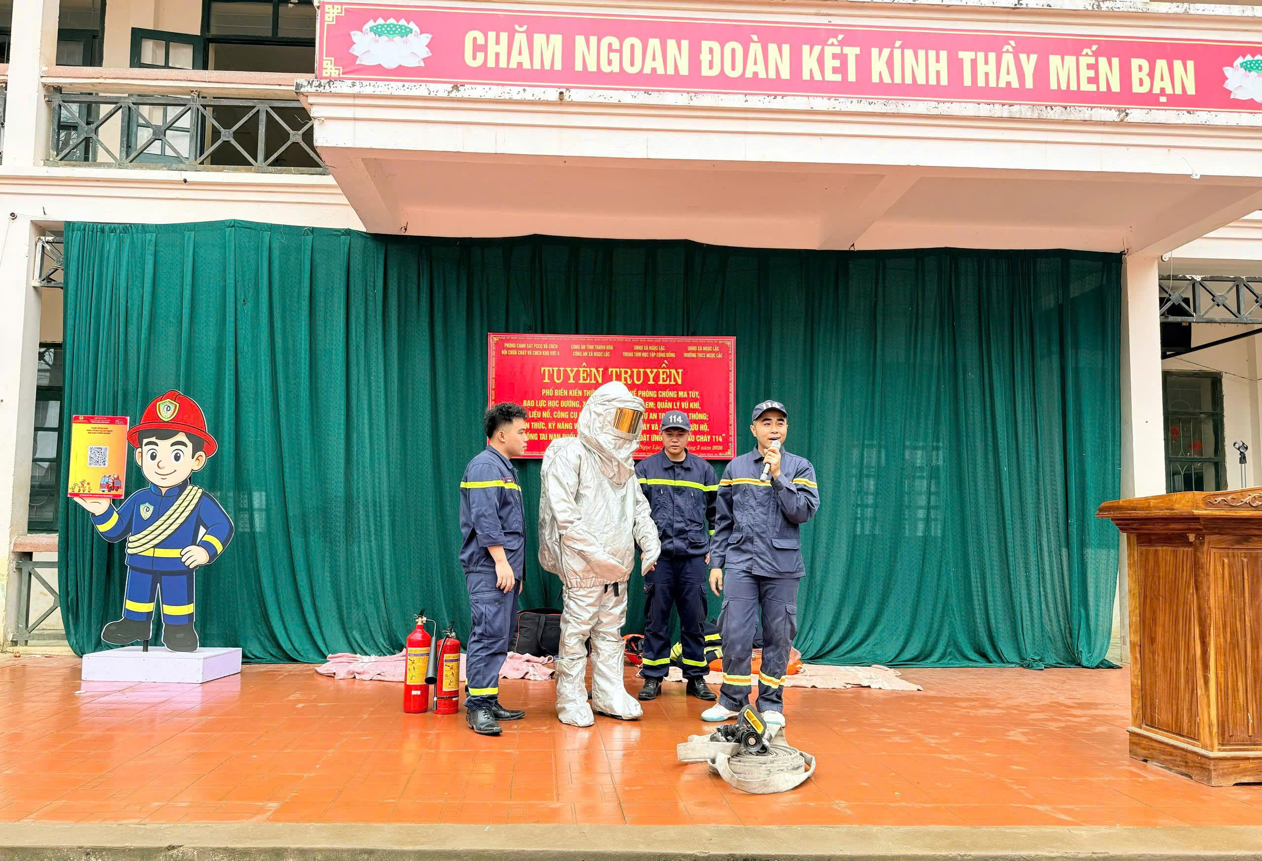 Anh-tin-bai
