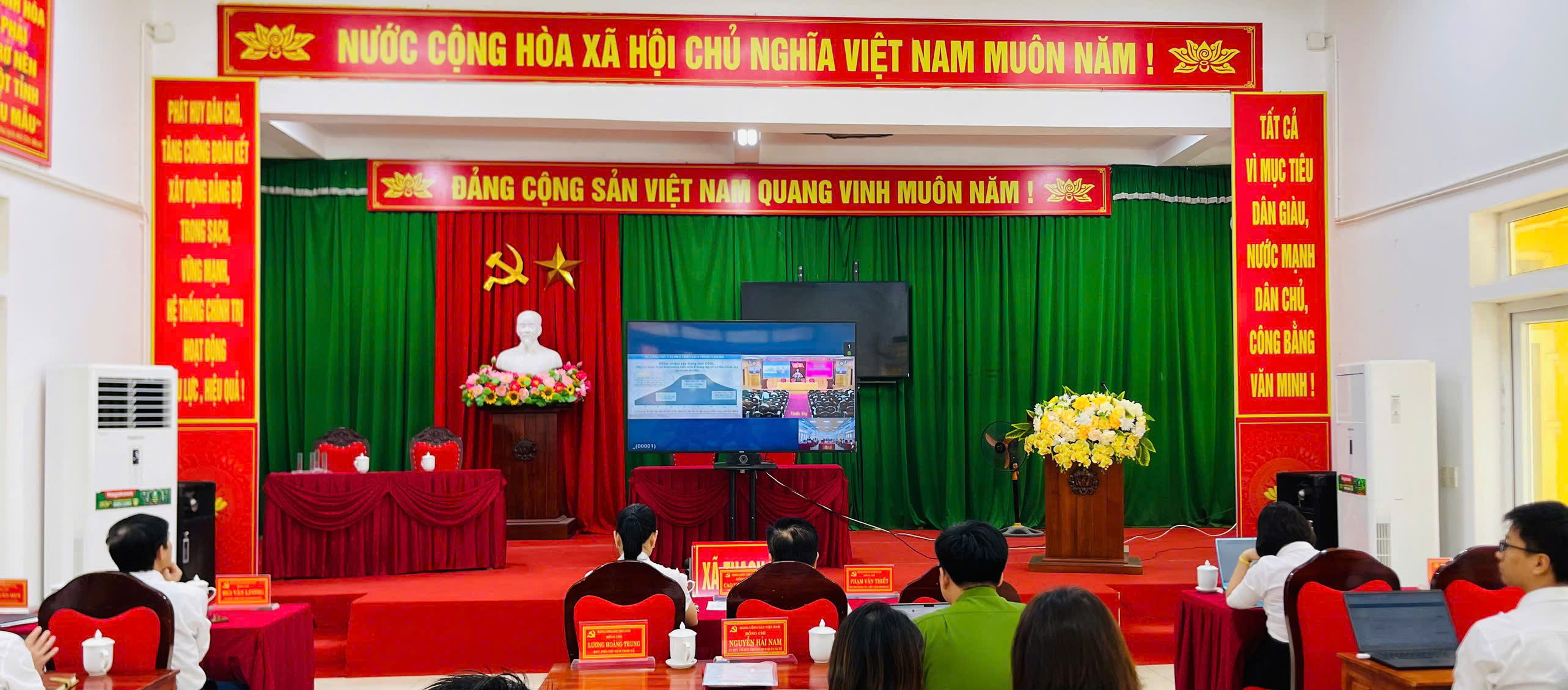 XÃ THẠCH LẬP THAM GIA HỘI NGHỊ TRỰC TUYẾN TRIỂN KHAI CÔNG TÁC ĐO ĐẠC, LẬP BẢN ĐỒ ĐỊA CHÍNH XÂY DỰNG CƠ SỞ GIỮ LIỆU QUỐC GIA VỀ ĐẤT ĐAI