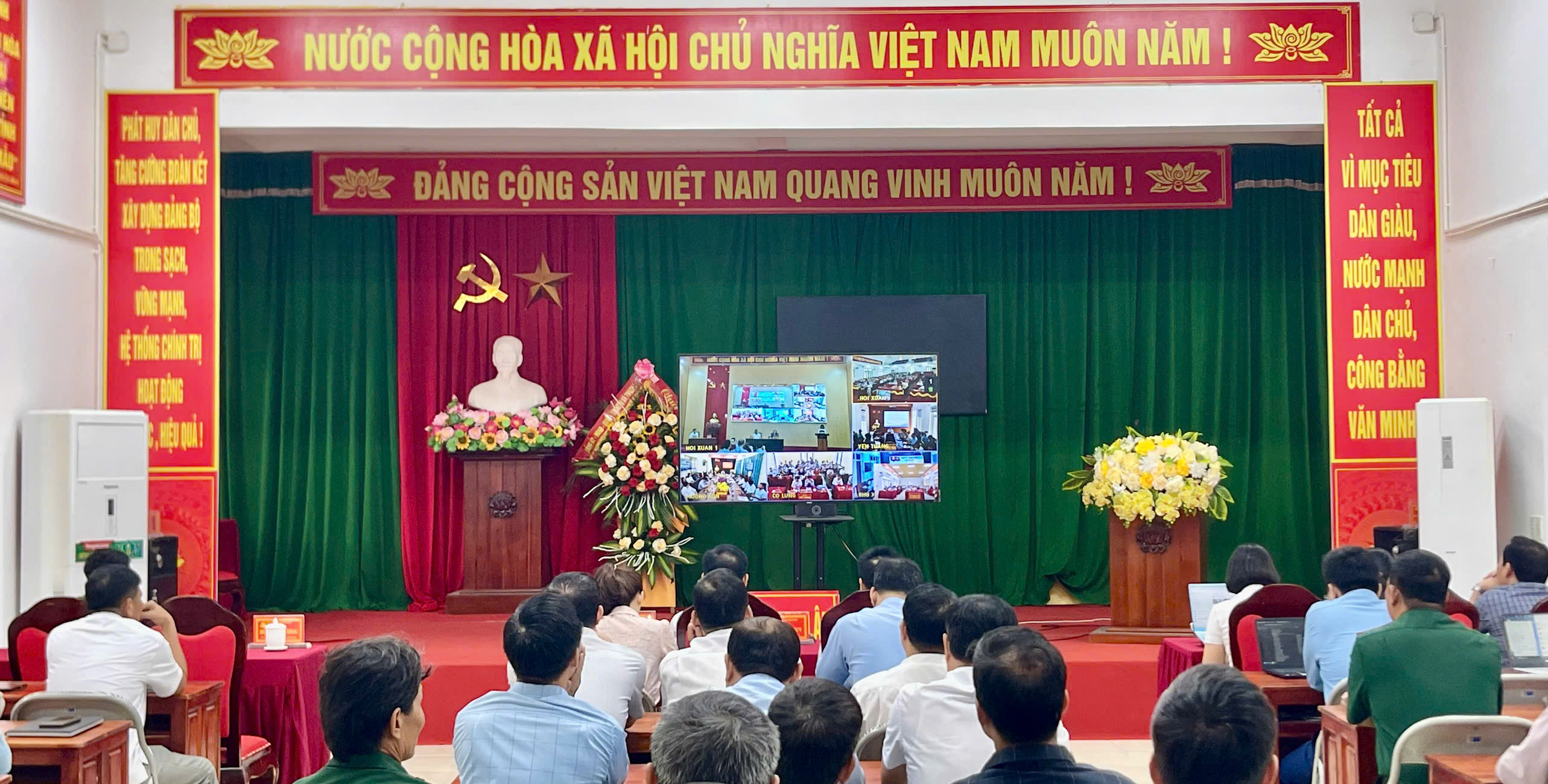 Phó Chủ tịch Quốc hội Nguyễn Doãn Anh tiếp xúc cử tri 44 xã sau Kỳ họp thứ nhất, Quốc hội khóa XVI
