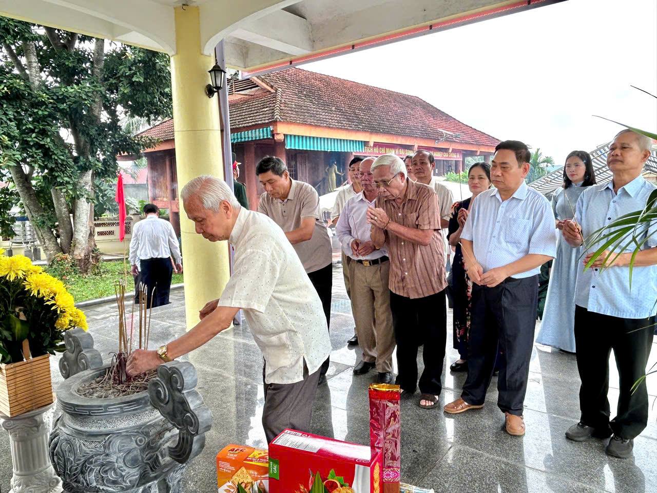 Anh-tin-bai