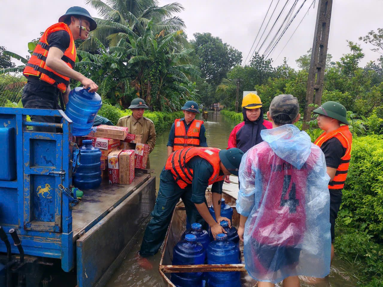 KHÔNG ĐỂ NGƯỜI DÂN VÙNG NGẬP BỊ BỎ LẠI PHÍA SAU