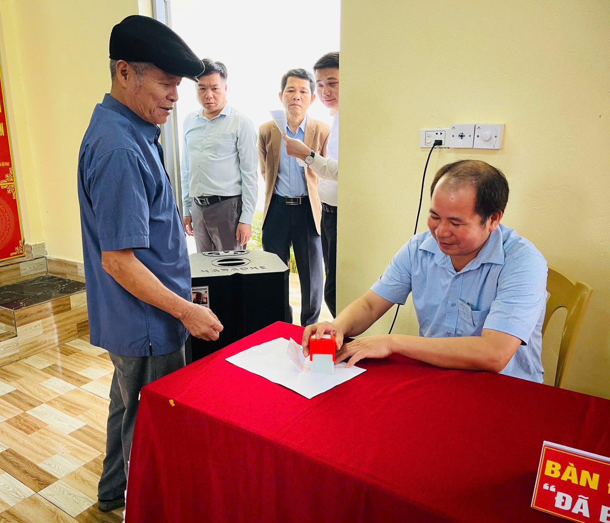 Anh-tin-bai