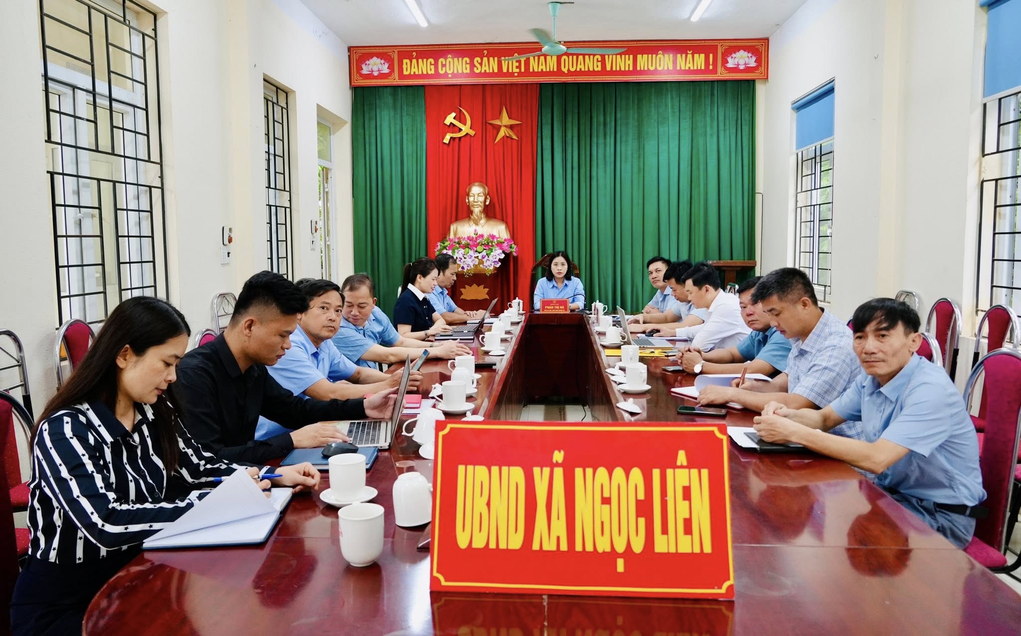 Anh-tin-bai