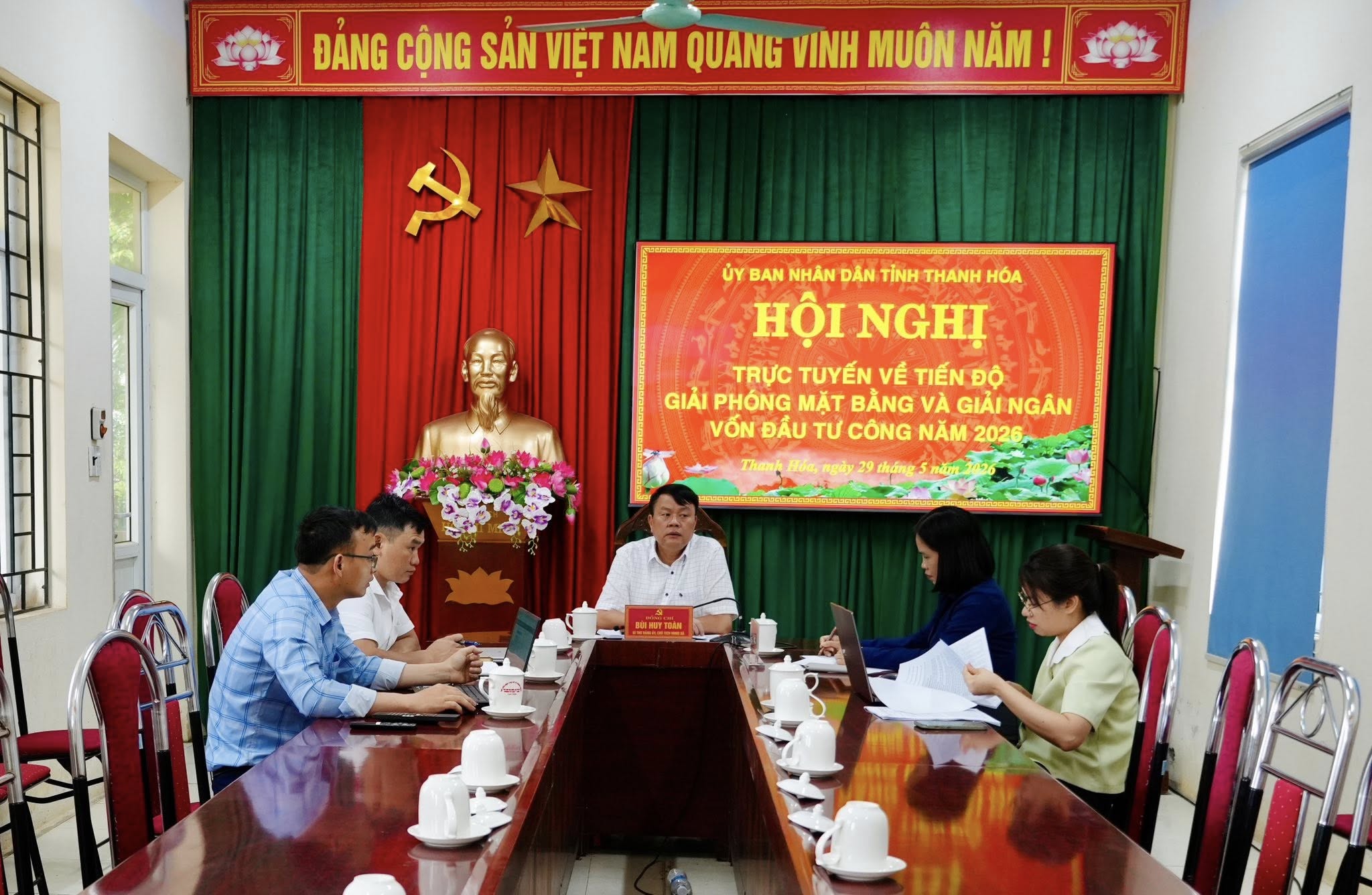 Anh-tin-bai