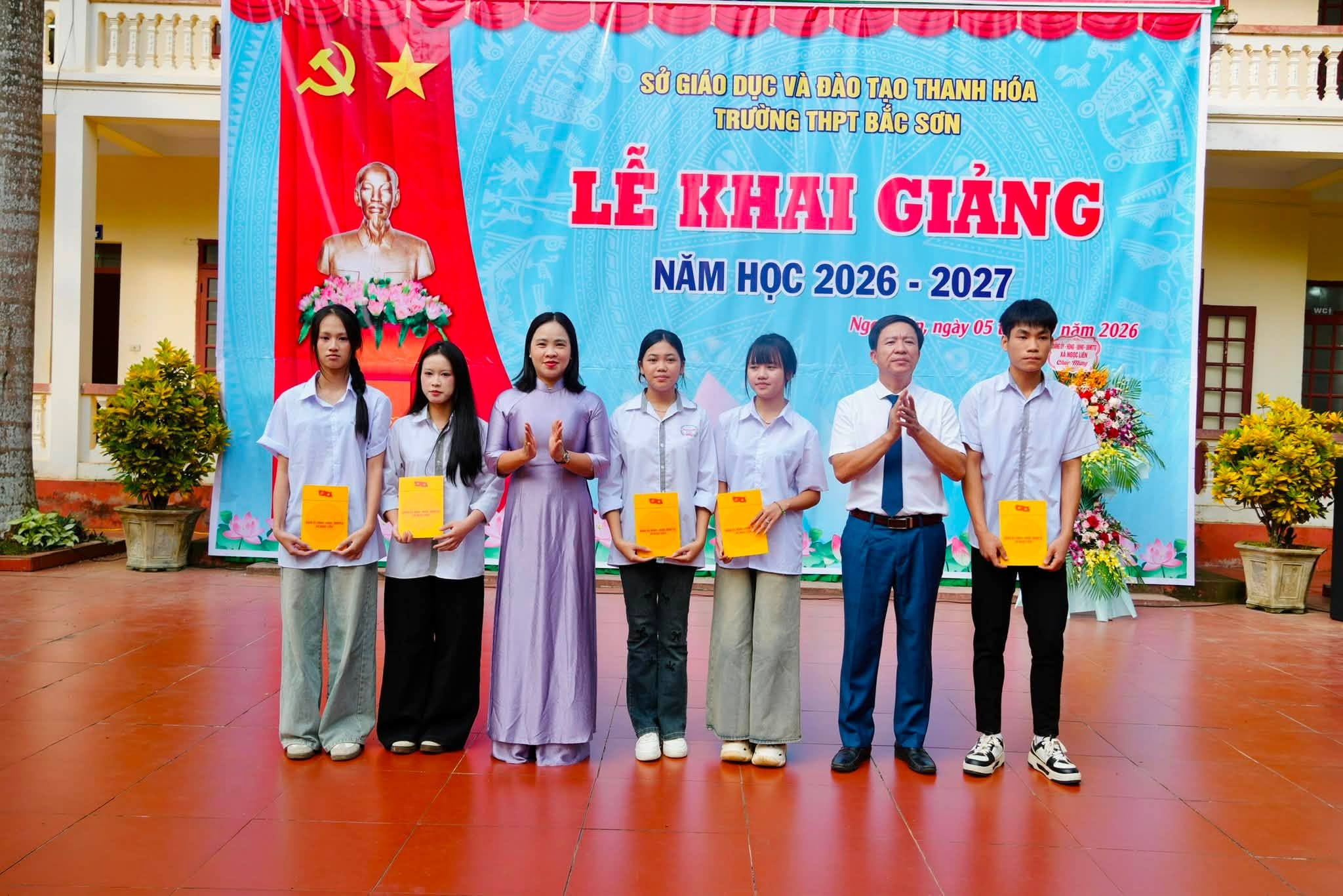 Anh-tin-bai