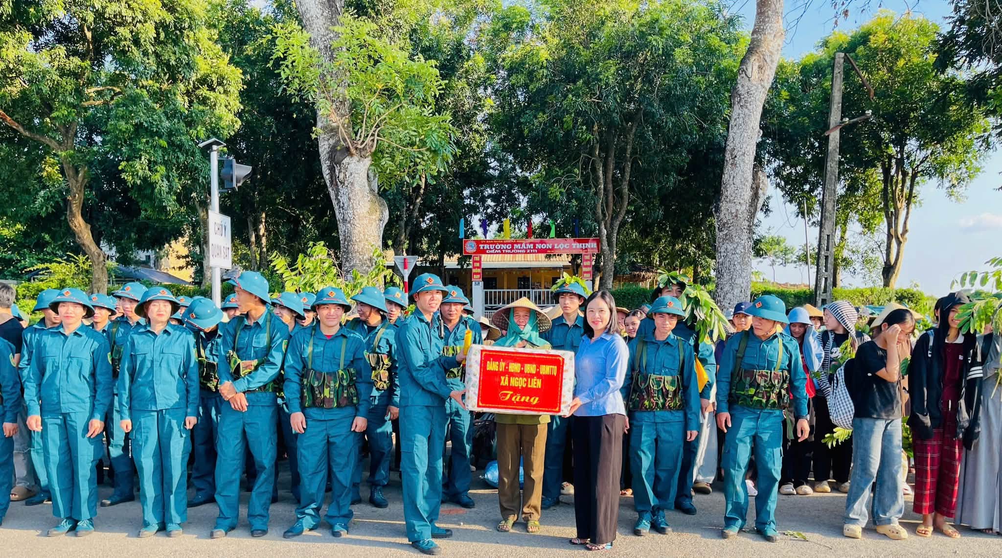 ĐỒNG CHÍ CHỦ TỊCH UBND XÃ PHAN THỊ HÀ THĂM, ĐỘNG VIÊN LỰC LƯỢNG THAM GIA DIỄN TẬP CHIẾN ĐẤU PHÒNG THỦ XÃ NGỌC LIÊN NĂM 2026