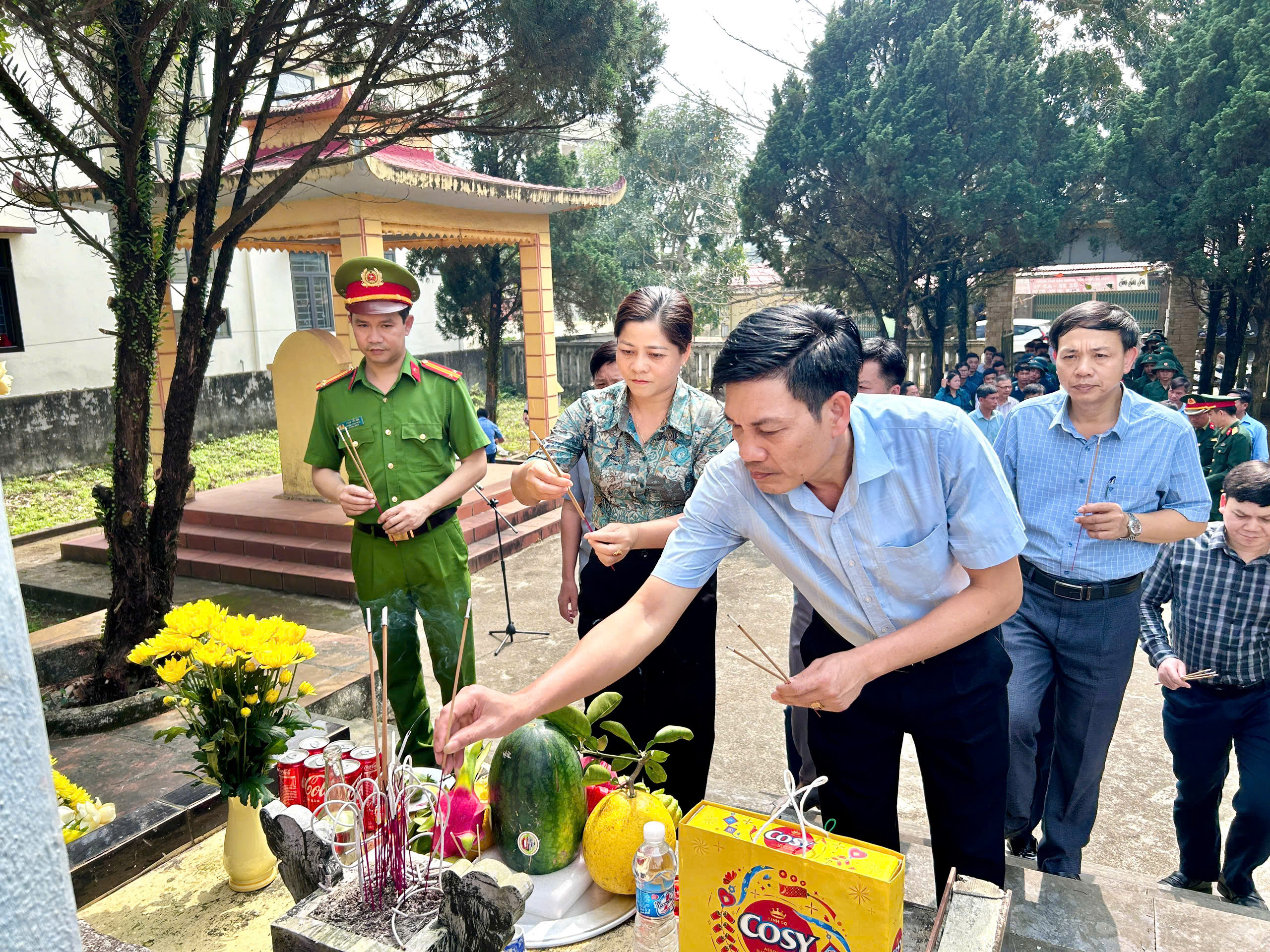 Anh-tin-bai