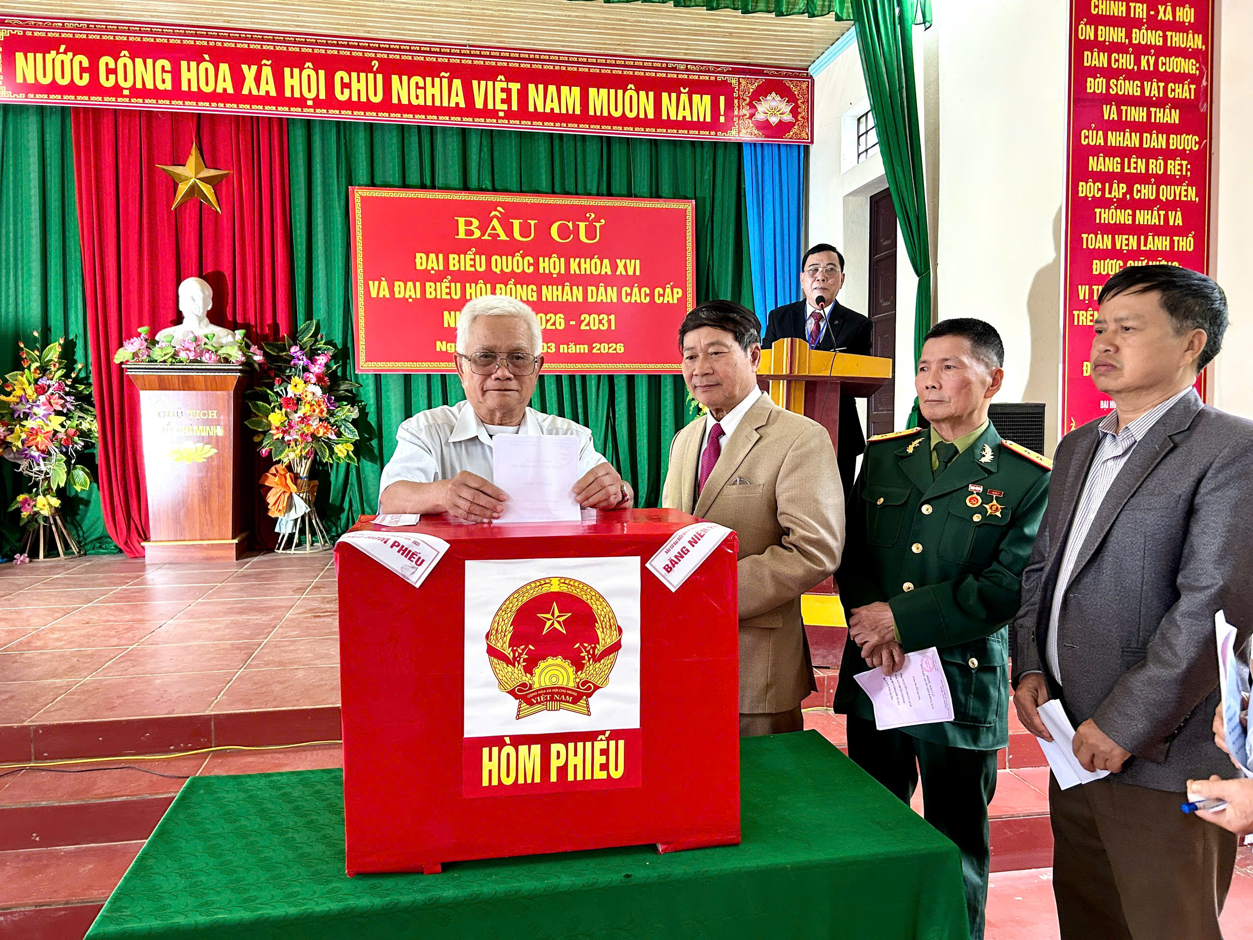 Anh-tin-bai