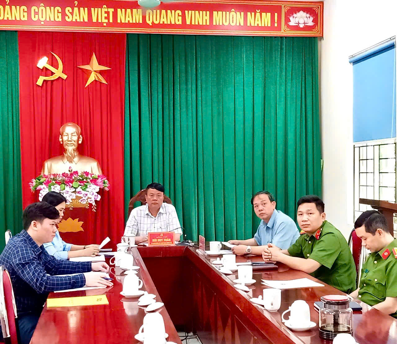 Anh-tin-bai