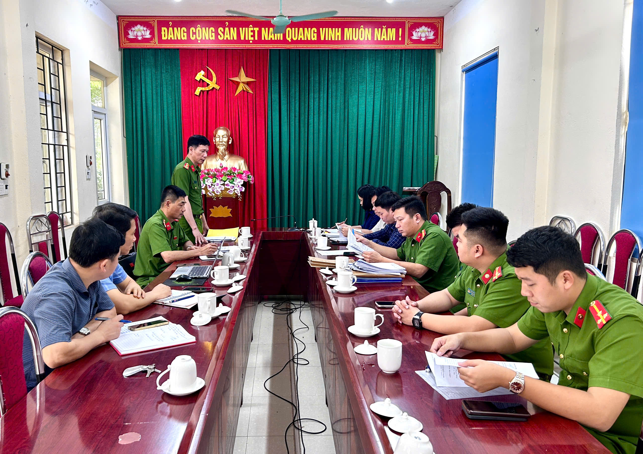Anh-tin-bai
