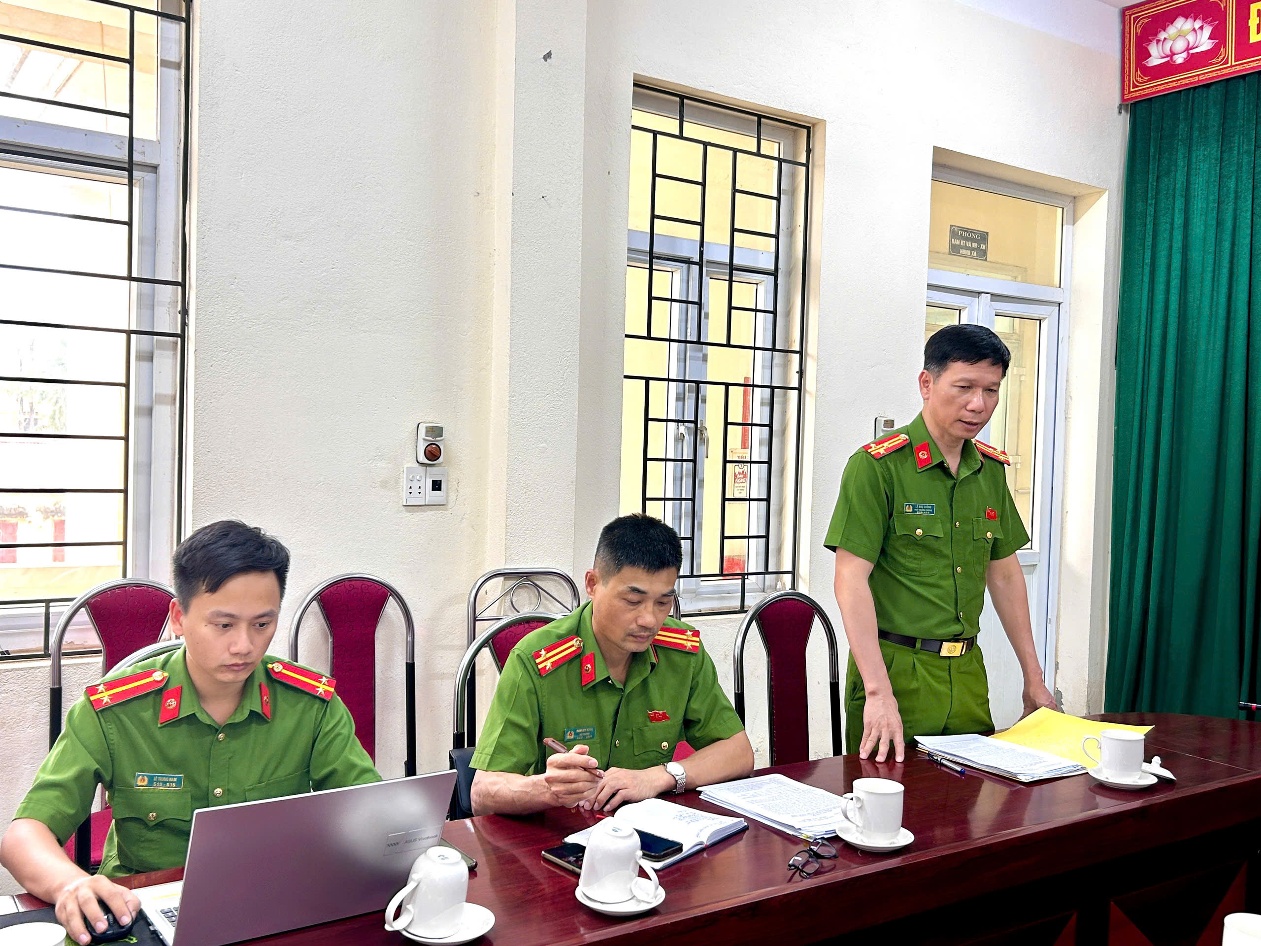 Anh-tin-bai