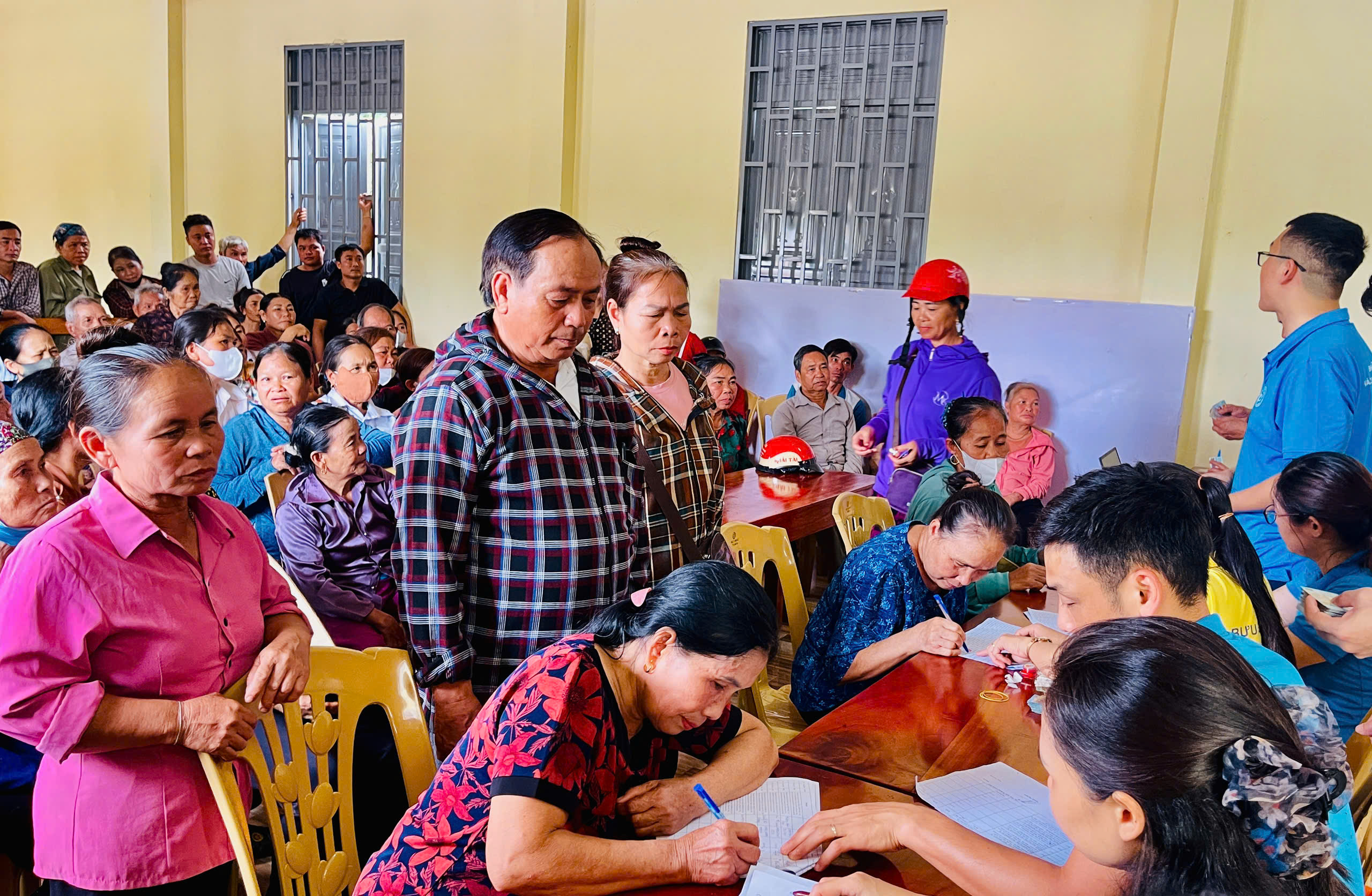 982 NGƯỜI DÂN TRÊN ĐỊA BÀN XÃ NGỌC LIÊN ĐƯỢC HOÀN TRẢ TIỀN TRỰC TIẾP DO TRÙNG THẺ BHYT CHO NGƯỜI DÂN TỘC THIỂU SỐ