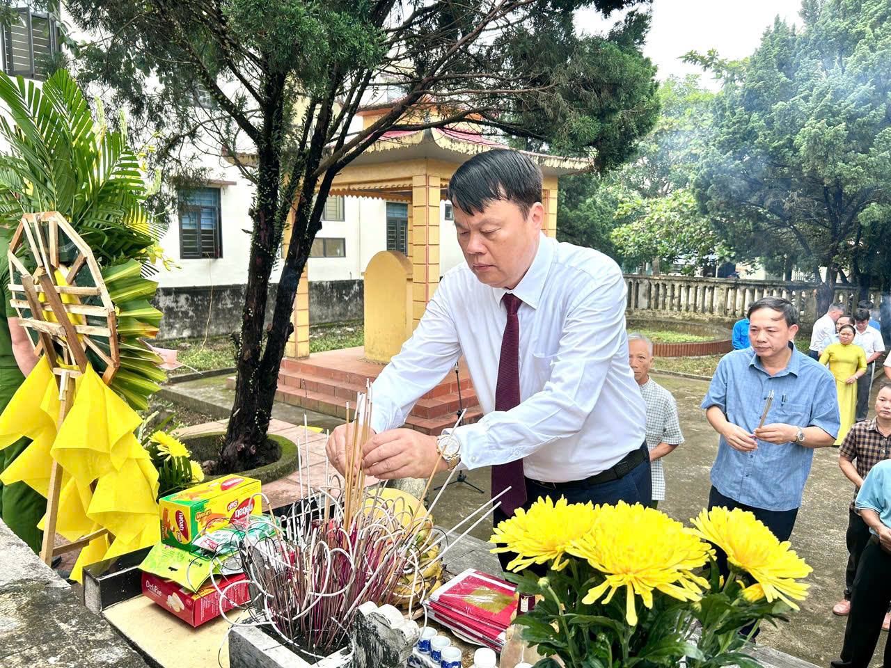Anh-tin-bai