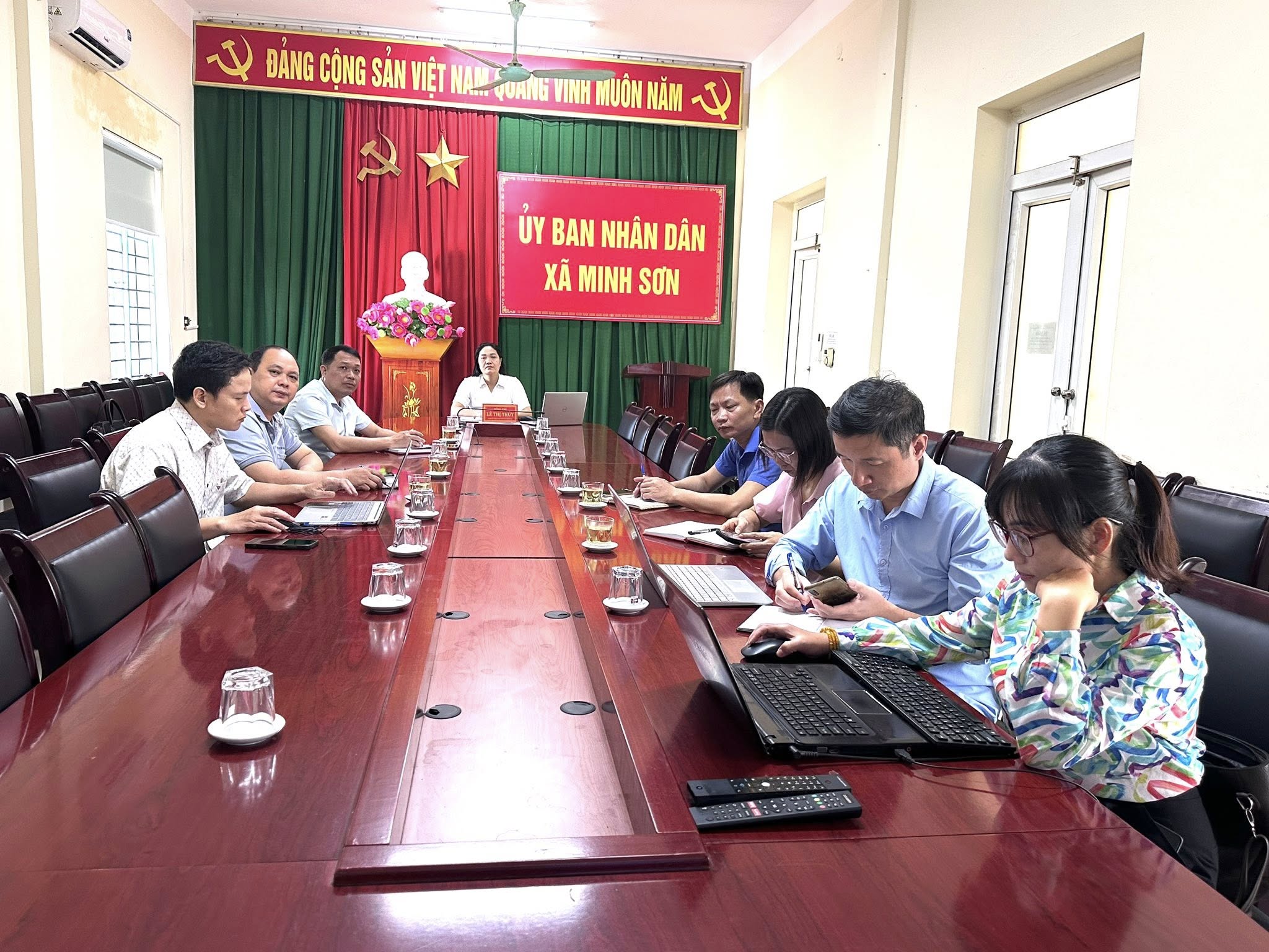 XÃ MINH SƠN THAM GIA HỘI NGHỊ TRỰC TUYẾN HƯỚNG DẪN NGHIỆP VỤ SỬ DỤNG HỆ THỐNG BÁO CÁO CHÍNH PHỦ, PHẢN ÁNH KIẾN NGHỊ TRÊN HỆ THỐNG PHẢN HỒI THANH HOÁ