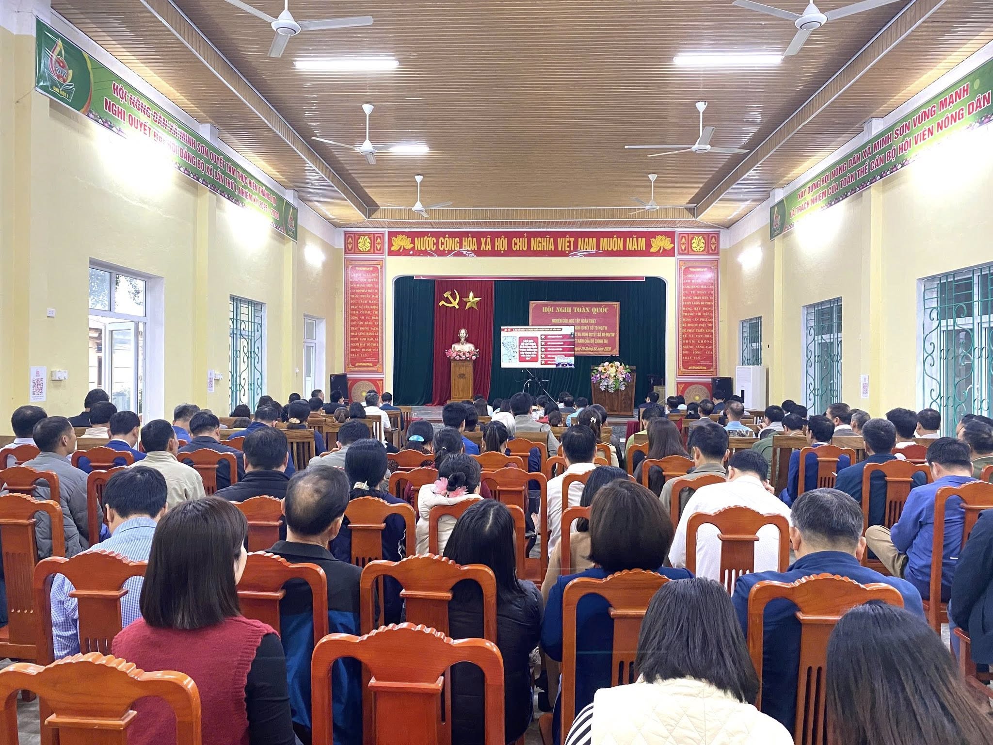 XÃ MINH SƠN THAM GIA HỘI NGHỊ TOÀN QUỐC NGHIÊN CỨU, HỌC TẬP, QUÁN TRIỆT VÀ TRIỂN KHAI THỰC HIỆN NGHỊ QUYẾT SỐ 79-NQ/TW VÀ 80-NQ/TW CỦA BỘ CHÍNH TRỊ