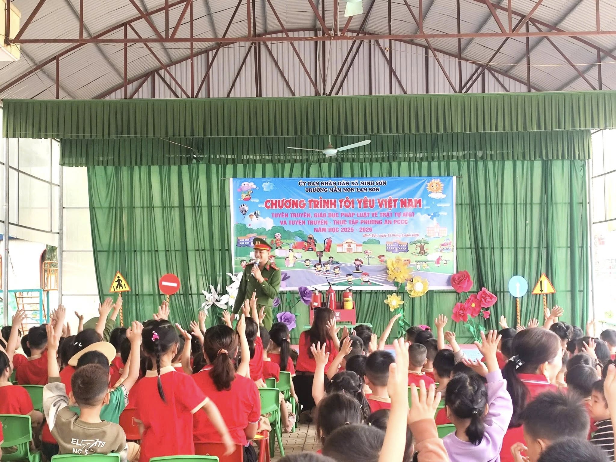 MINH SƠN TỔ CHỨC TUYÊN TRUYỀN ATGT VÀ PCCC TẠI TRƯỜNG MẦM NON LAM SƠN