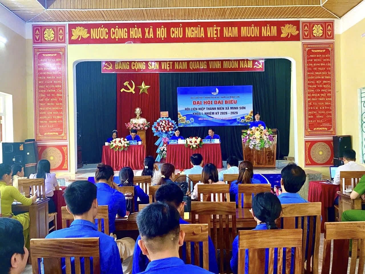 Anh-tin-bai
