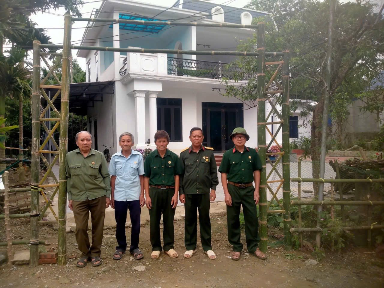 Anh-tin-bai