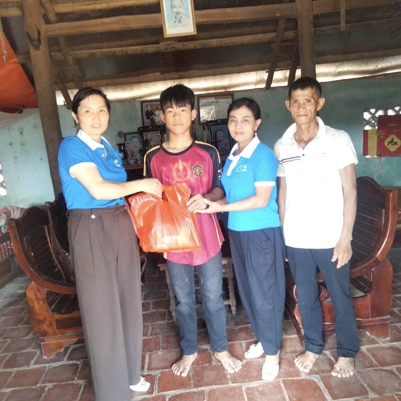 Anh-tin-bai