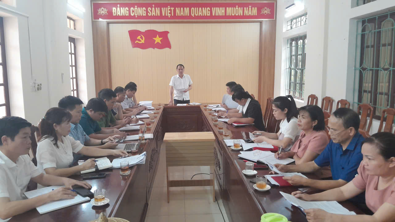 Giao ban đánh giá tiến độ thực hiện xóa nhà tạm, nhà dột nát trên địa bàn xã