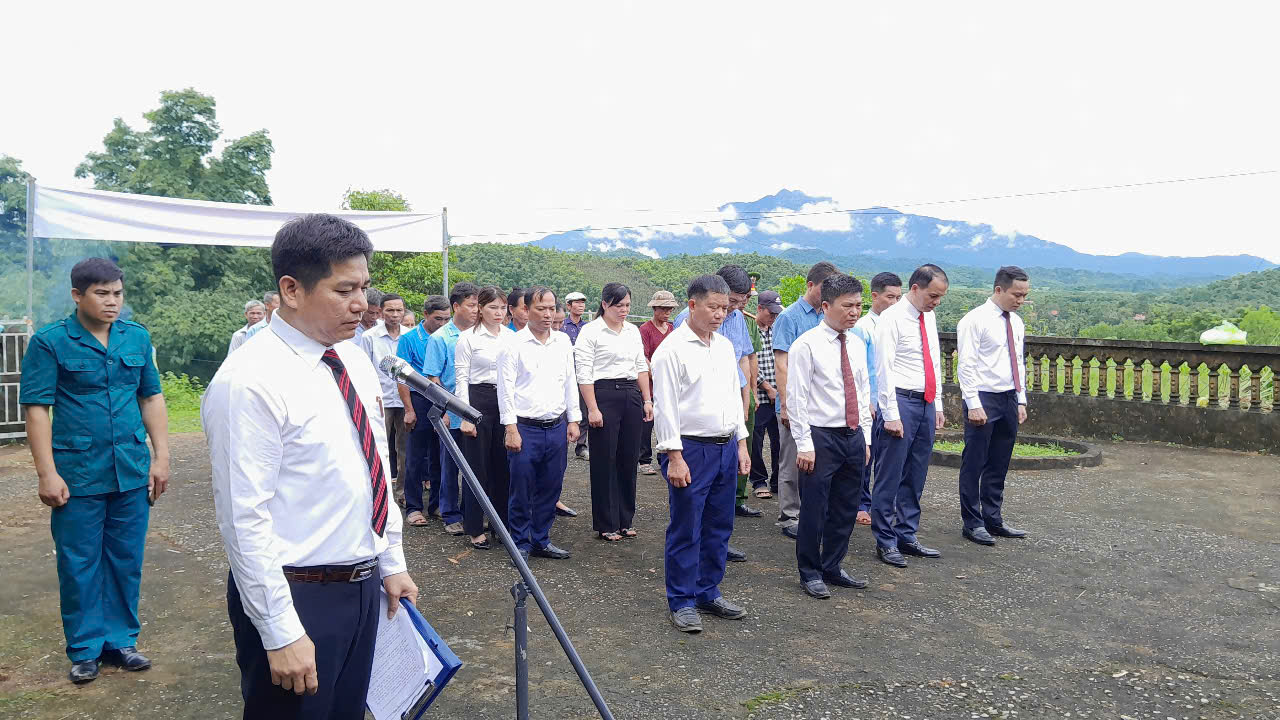 Lãnh đạo xã Nguyệt Ấn viếng các Nghĩa trang Liệt sĩ trong địa bàn xã