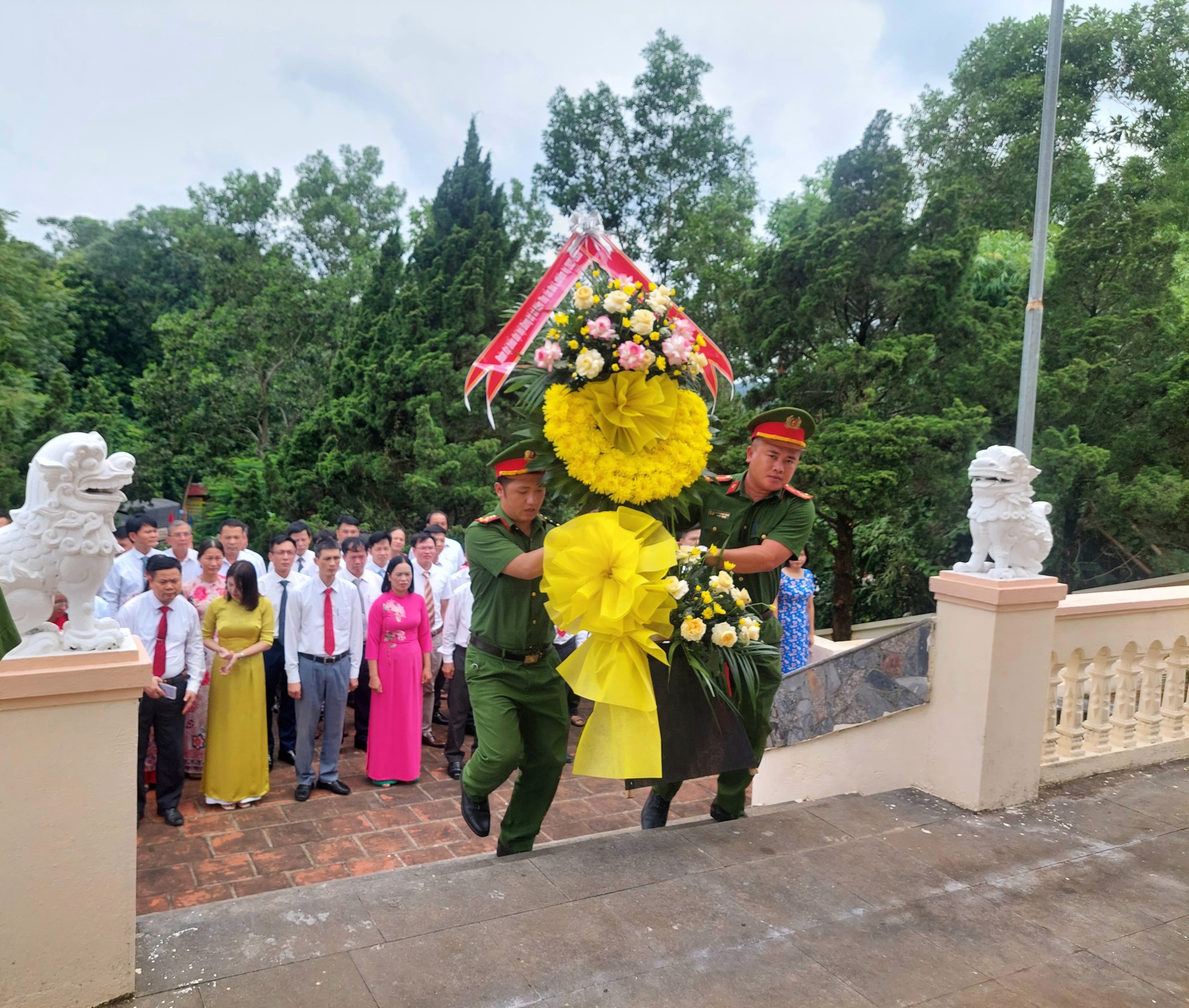 Anh-tin-bai