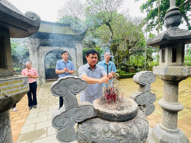 Anh-tin-bai