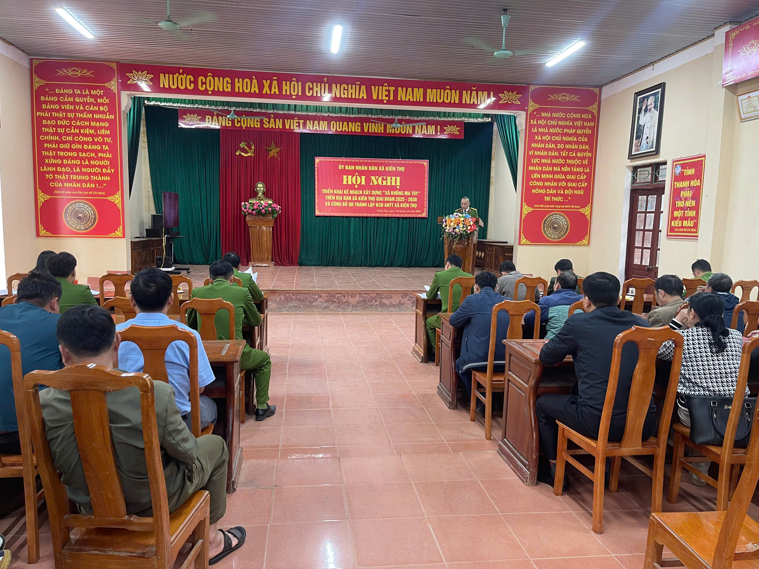 UBND XÃ KIÊN THỌ TỔ CHỨC HỘI NGHỊ TRIỂN KHAI KẾ HOẠCH XÂY DỰNG XÃ KHÔNG MA TUÝ GIAI ĐOẠN 2025-2030