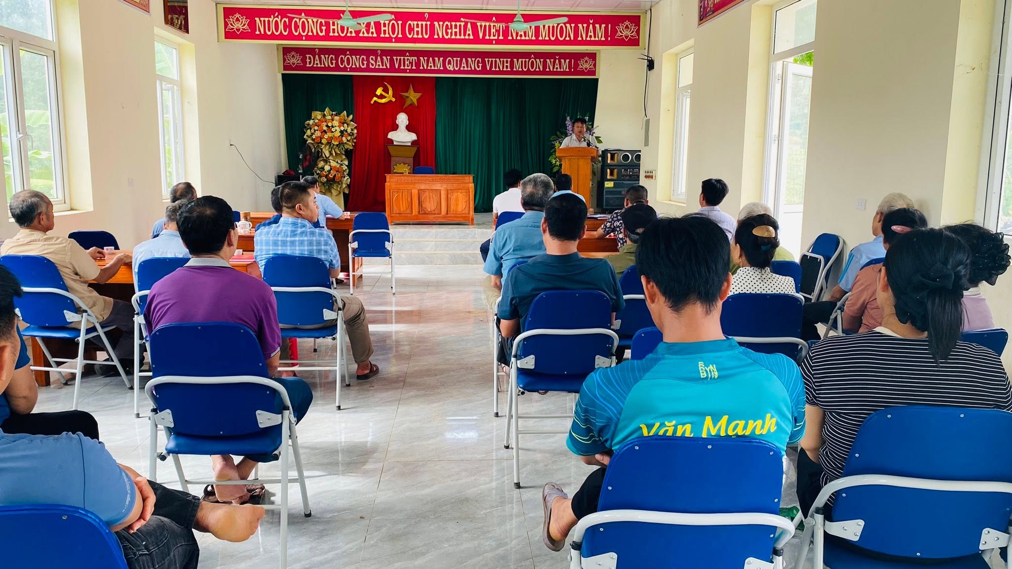 ĐẢNG ỦY XÃ THẠCH QUẢNG TỔ CHỨC HỘI NGHỊ TRIỂN KHAI QUY TRÌNH NHÂN SỰ CẤP ỦY, BÍ THƯ, PHÓ BÍ THƯ CHI BỘ CÁC THÔN SAU SẮP XẾP