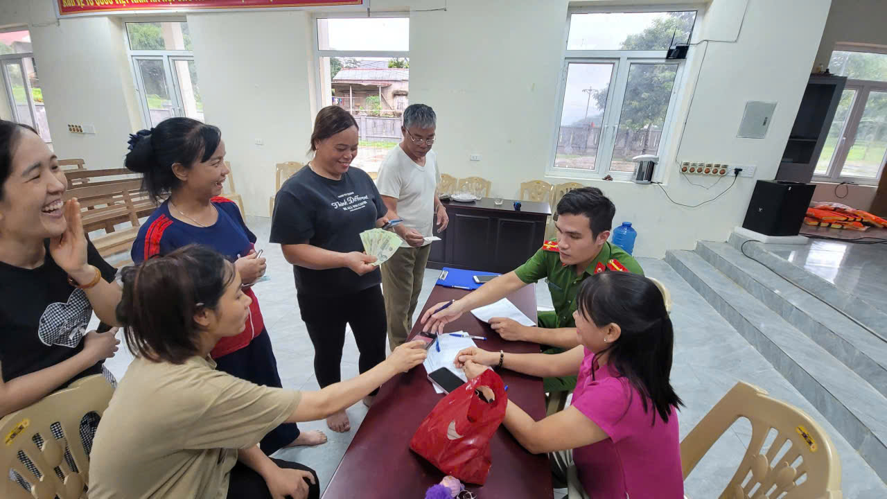 Xã Thạch Quảng trao trên 15 nghìn suất quà cho Nhân dân dịp kỷ niệm 80 năm Cách mạng tháng Tám và Quốc khánh 2/9