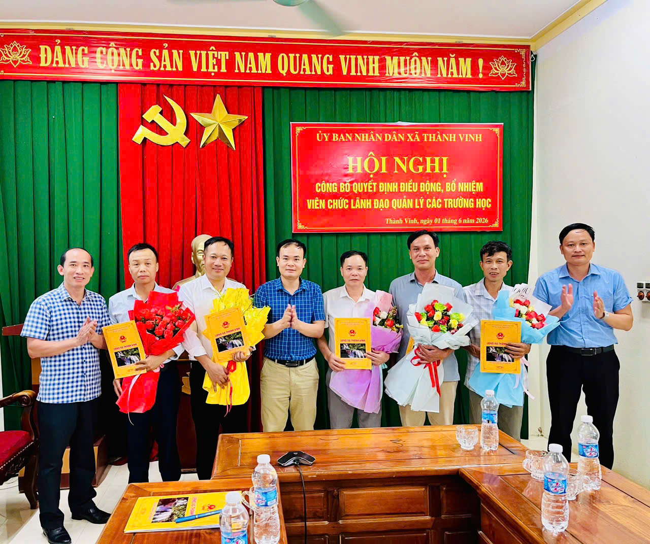 Thành Vinh - Công bố các quyết định điều động, bổ nhiệm viên chức lãnh đạo quản lý các trường học trên địa bàn