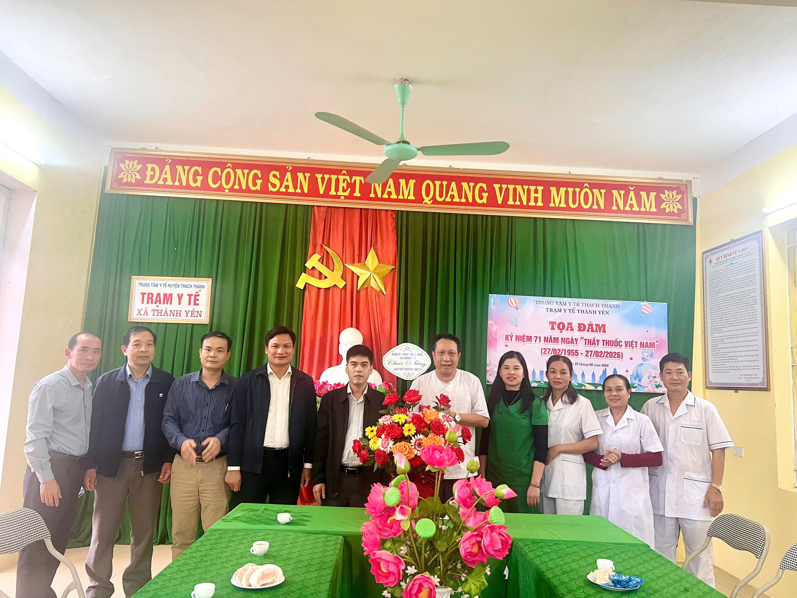 Lãnh đạo xã thăm hỏi, chúc mừng các Trạm Y tế nhân Ngày Thầy thuốc Việt Nam 27/02/2026