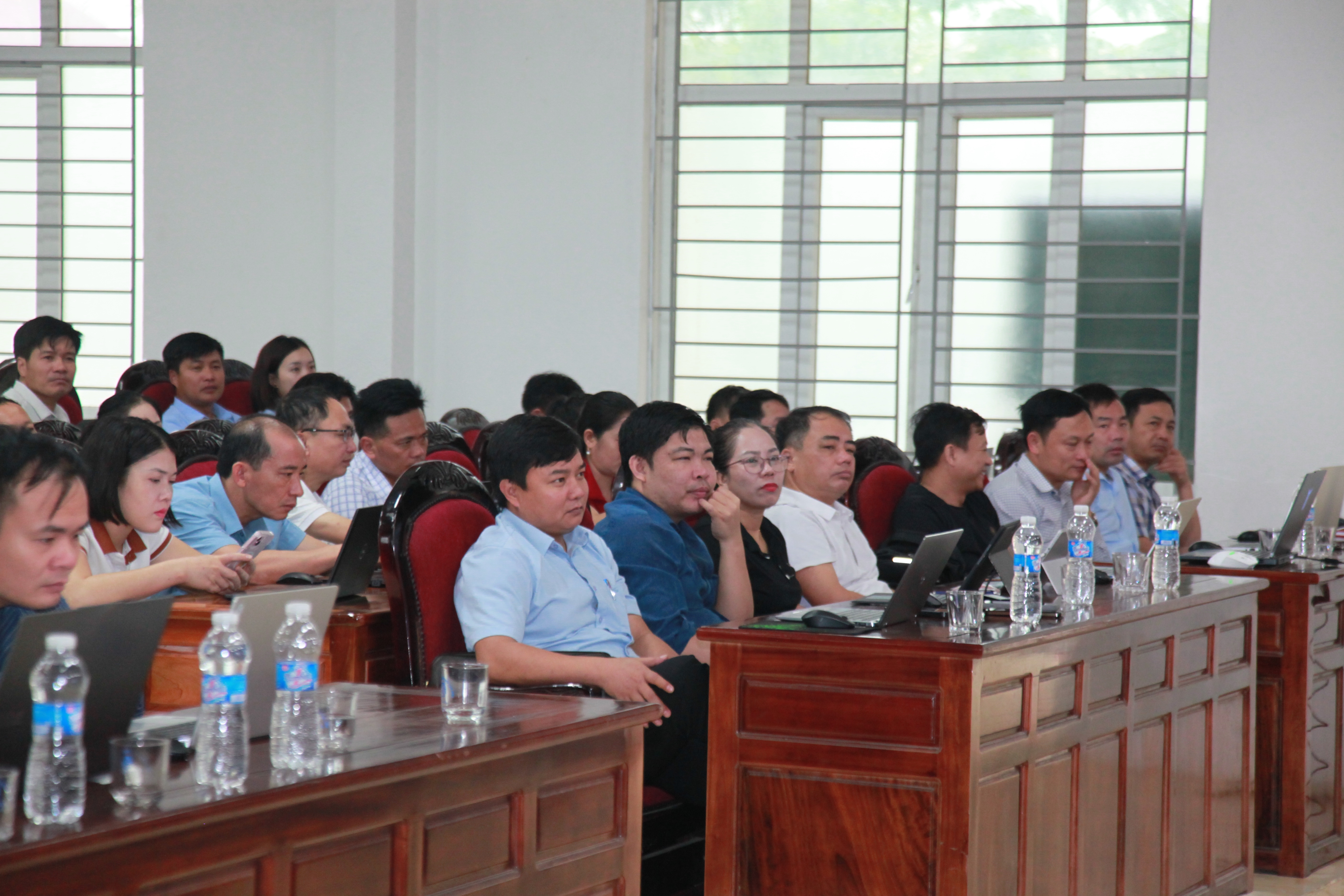 Xã Thành Vinh tổ chức tập huấn ứng dụng trí tuệ nhân tạo (AI) trong hỗ trợ thực hiện các nhiệm vụ của chính quyền cấp xã