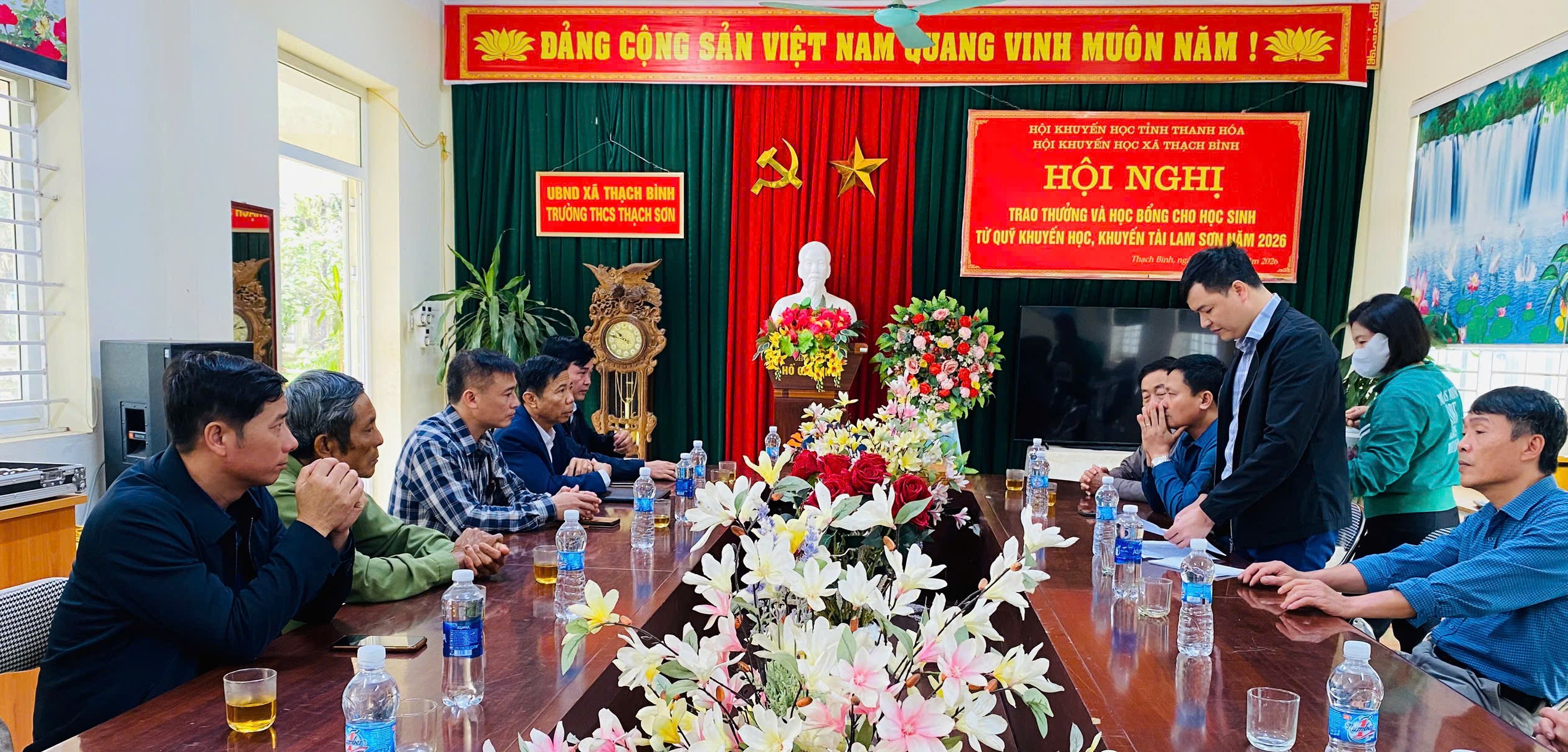 Anh-tin-bai