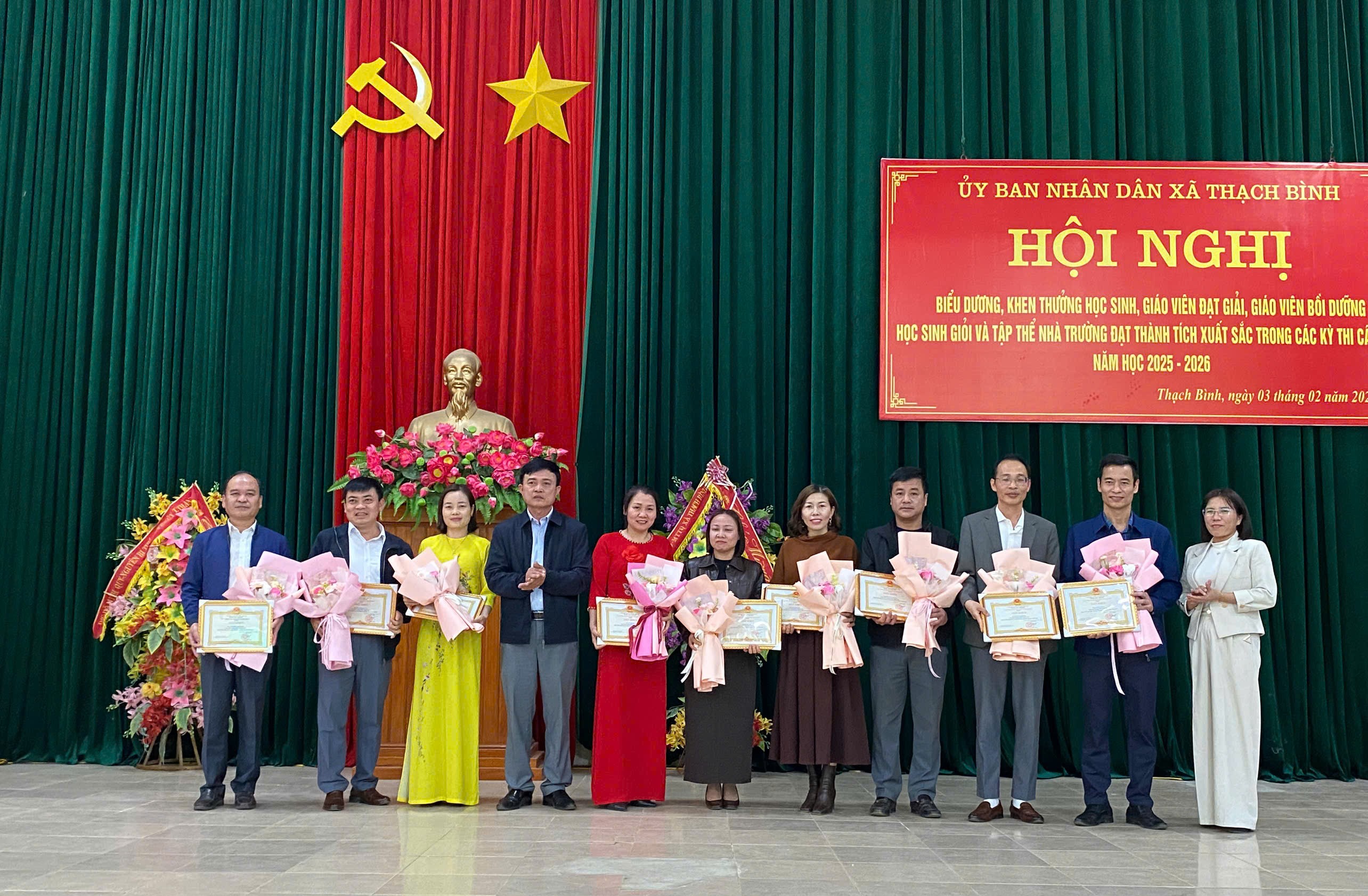 Anh-tin-bai