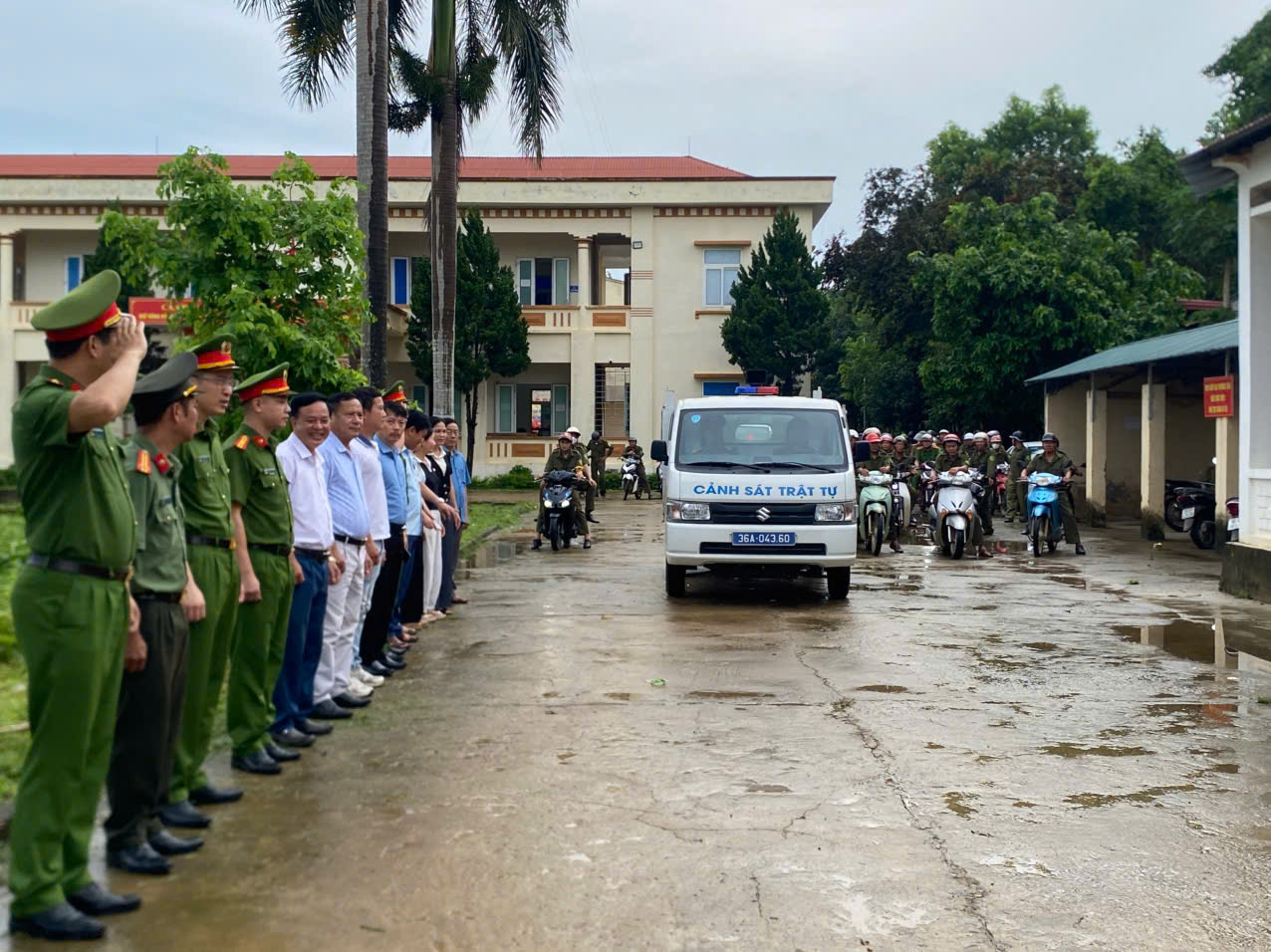 CÔNG AN XÃ THẠCH BÌNH TỔ CHỨC LỄ RA QUÂN CAO ĐIỂM THIẾT LẬP TRẬT TỰ ĐÔ THỊ, TRẬT TỰ CÔNG CỘNG.