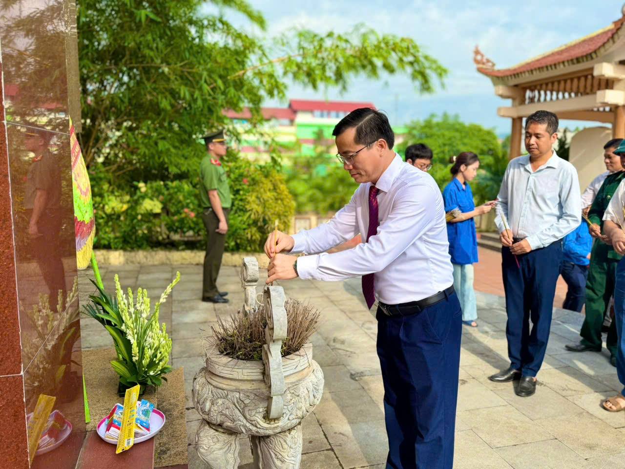 Anh-tin-bai