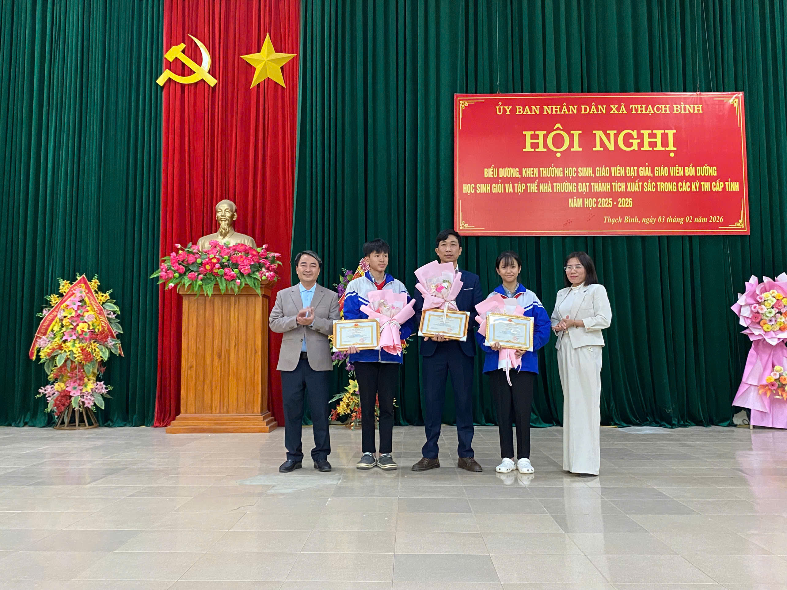 Anh-tin-bai