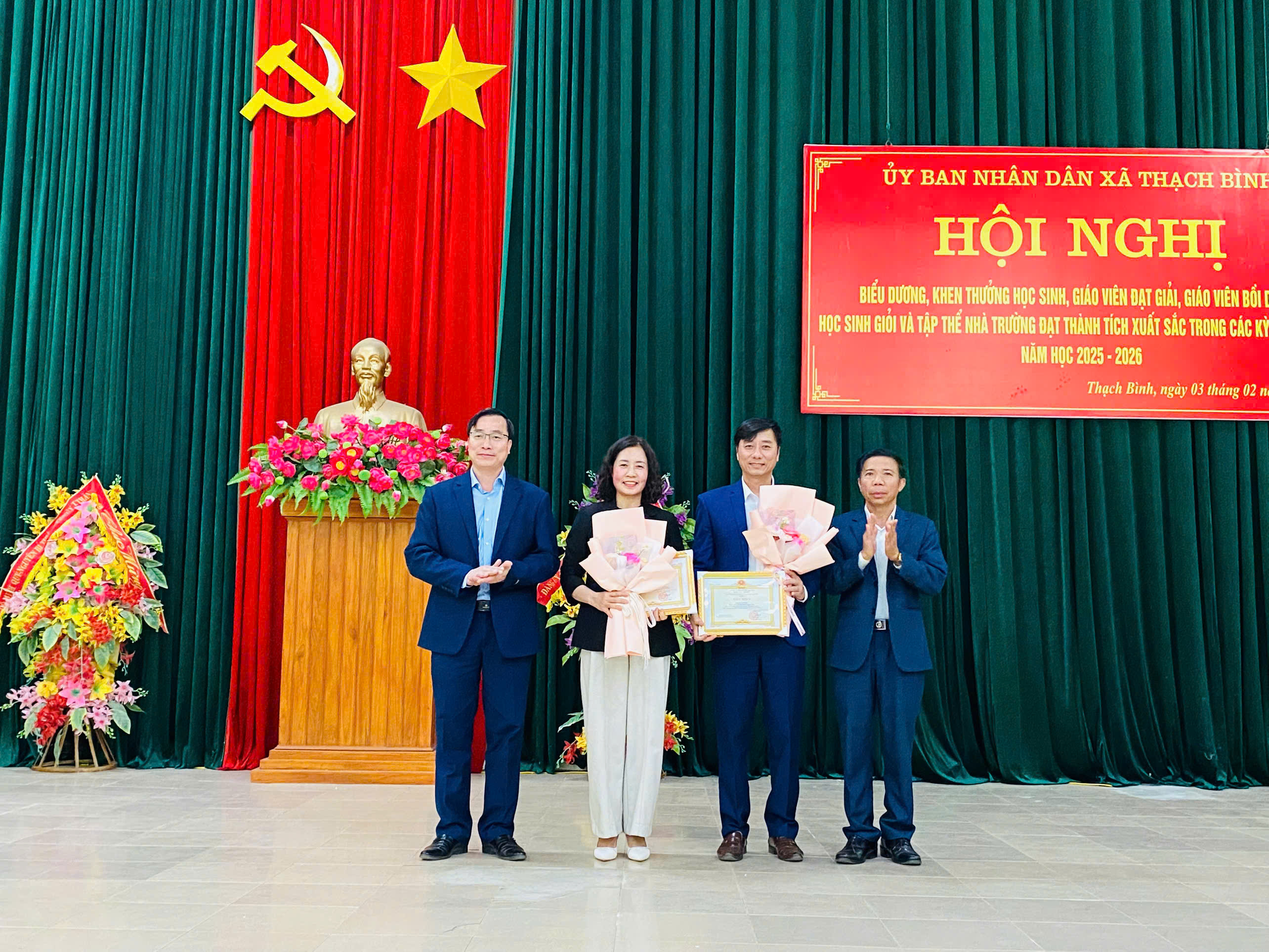 Anh-tin-bai