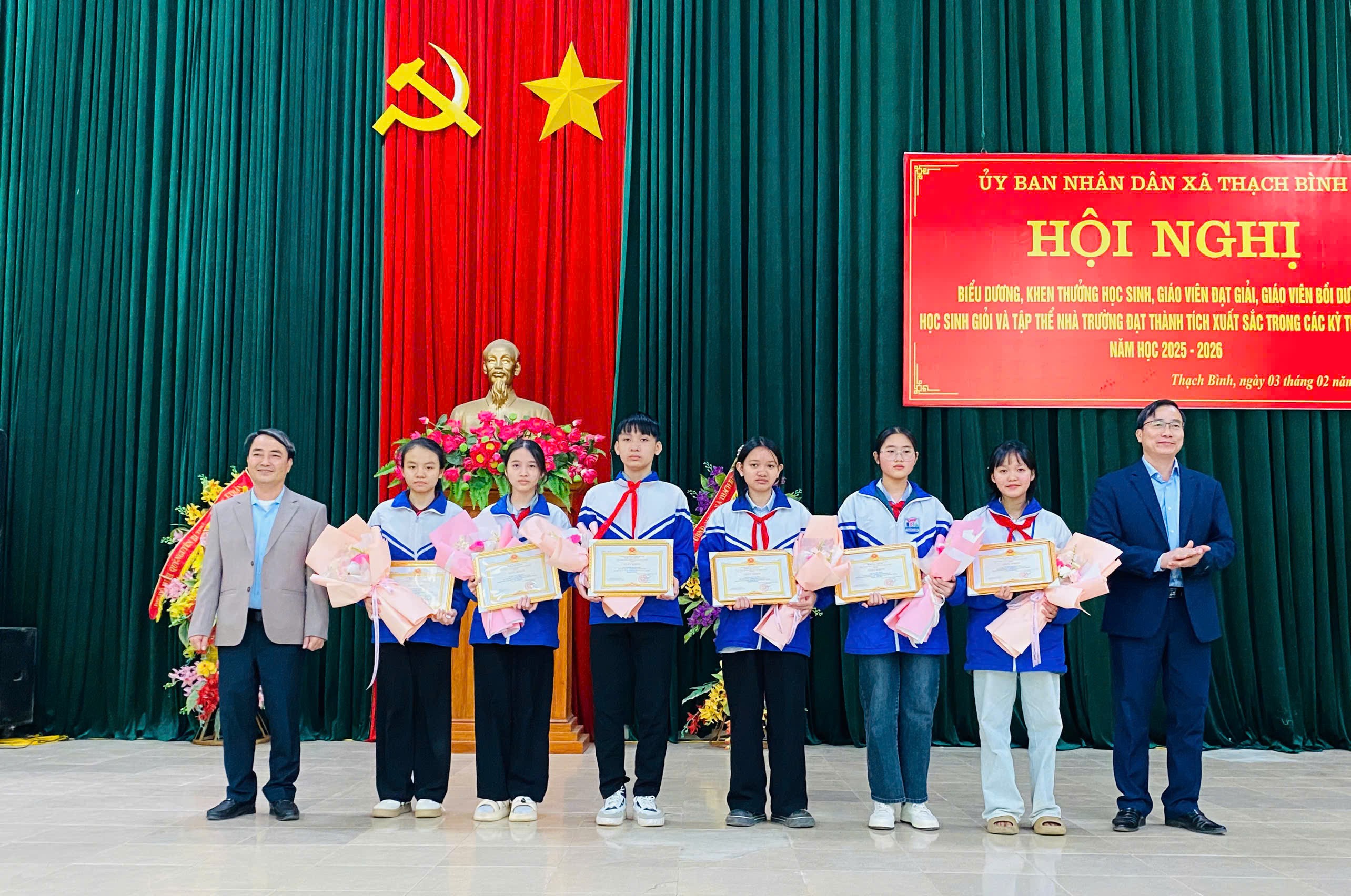Anh-tin-bai