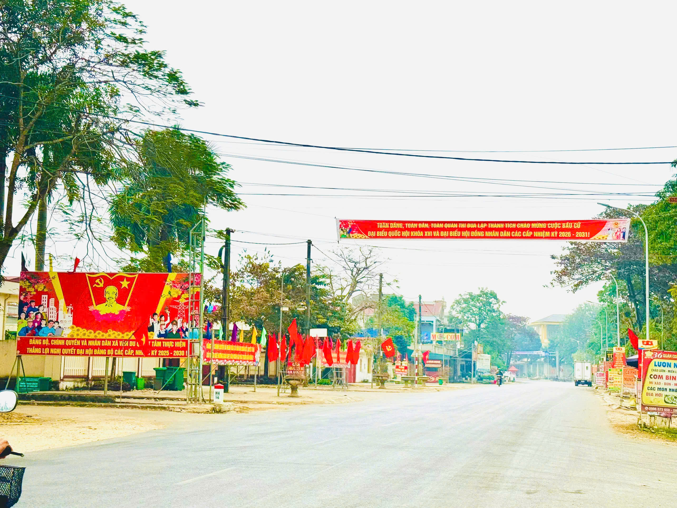Xã Vân Du rực rỡ cờ hoa hướng tới Đại hội XIV của Đảng