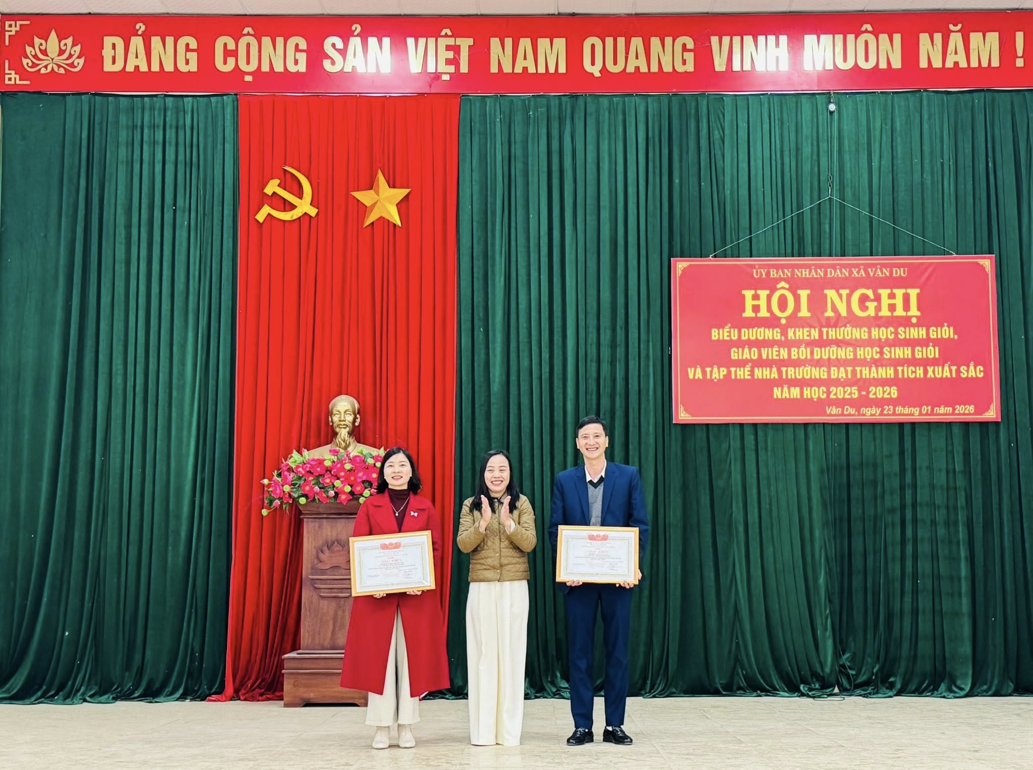Anh-tin-bai